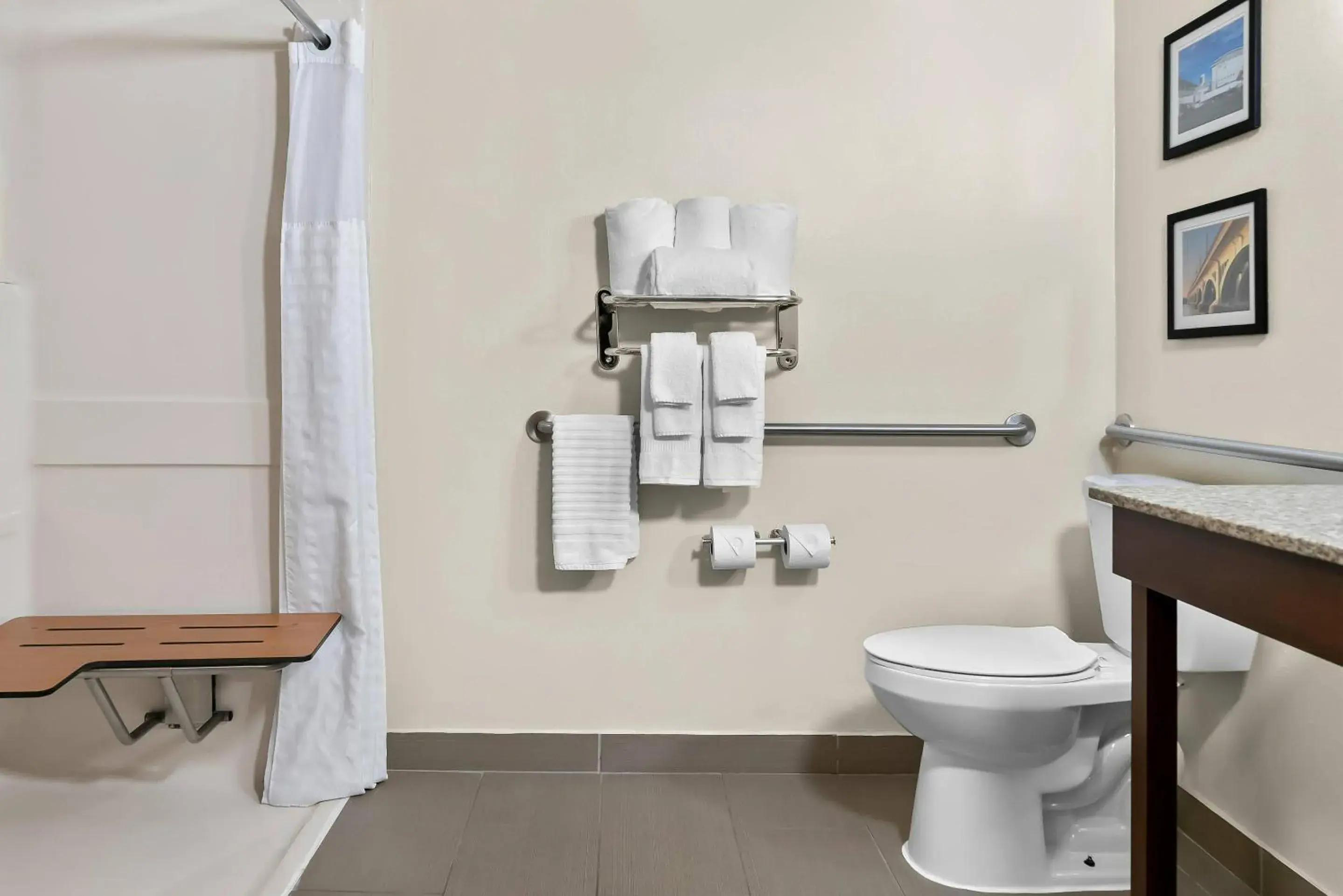 Bedroom in Comfort Inn & Suites Bedroom in Comfort Inn & Suites