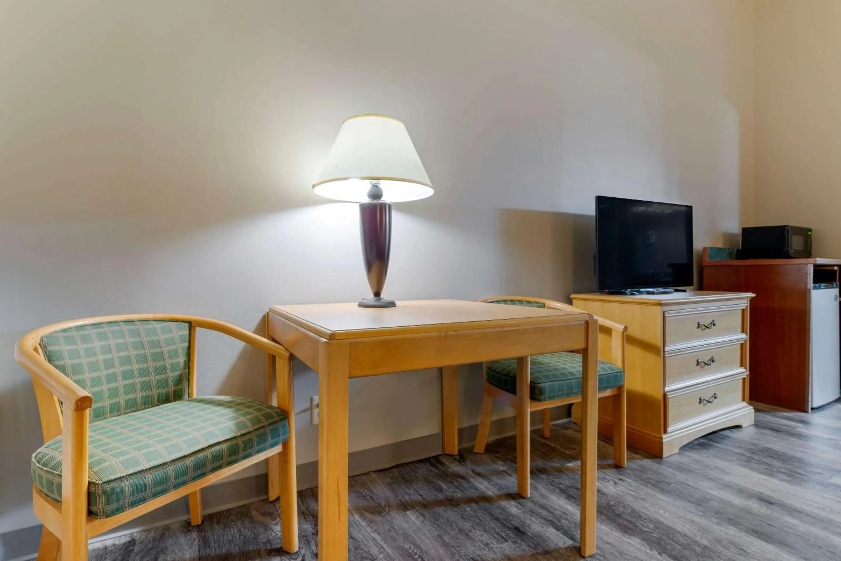 Photo of the whole room in Econo Lodge Lakeview