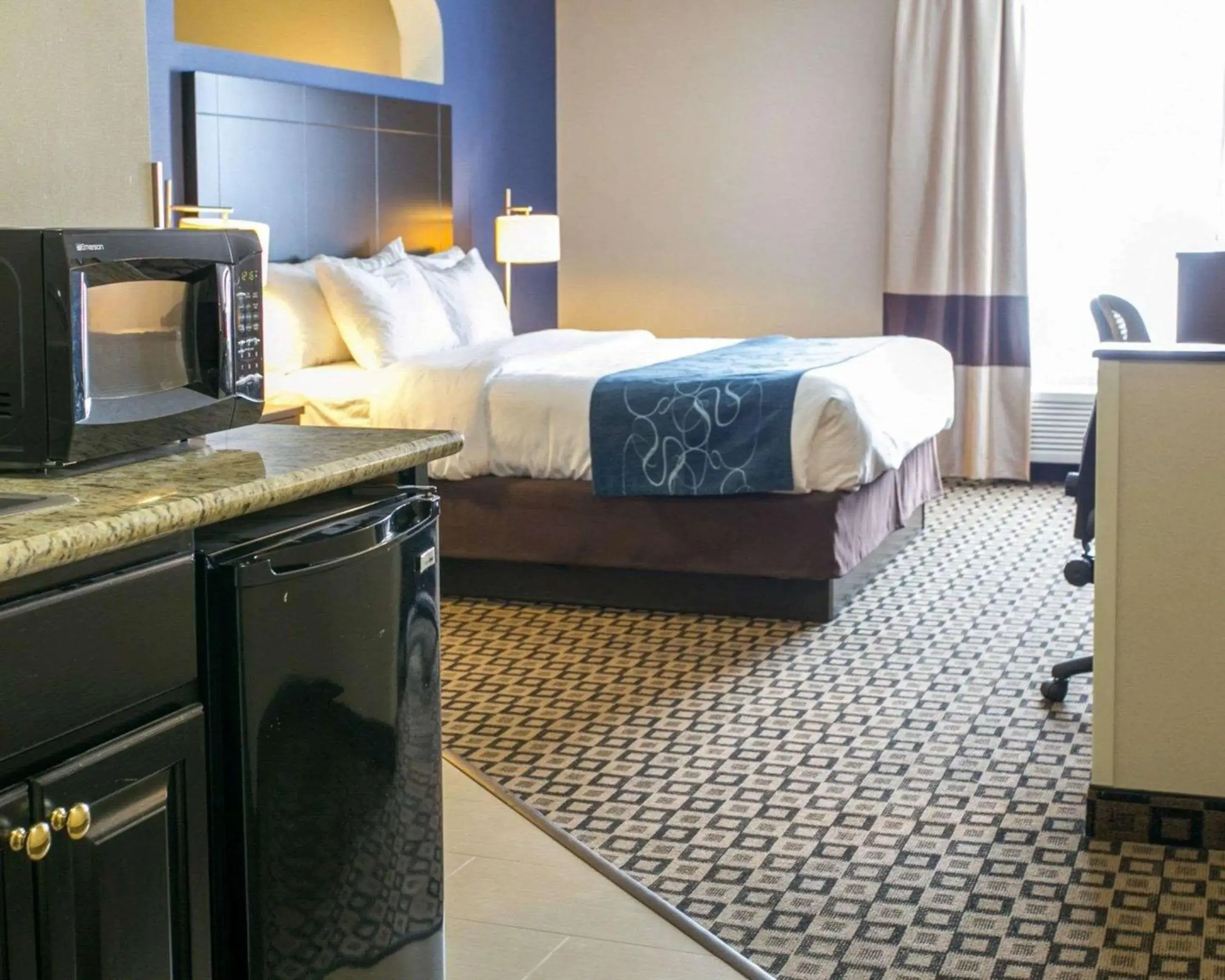 Photo of the whole room, Bed in Comfort Suites Benton Harbor - St Joseph Photo of the whole room, Bed in Comfort Suites Benton Harbor - St Joseph