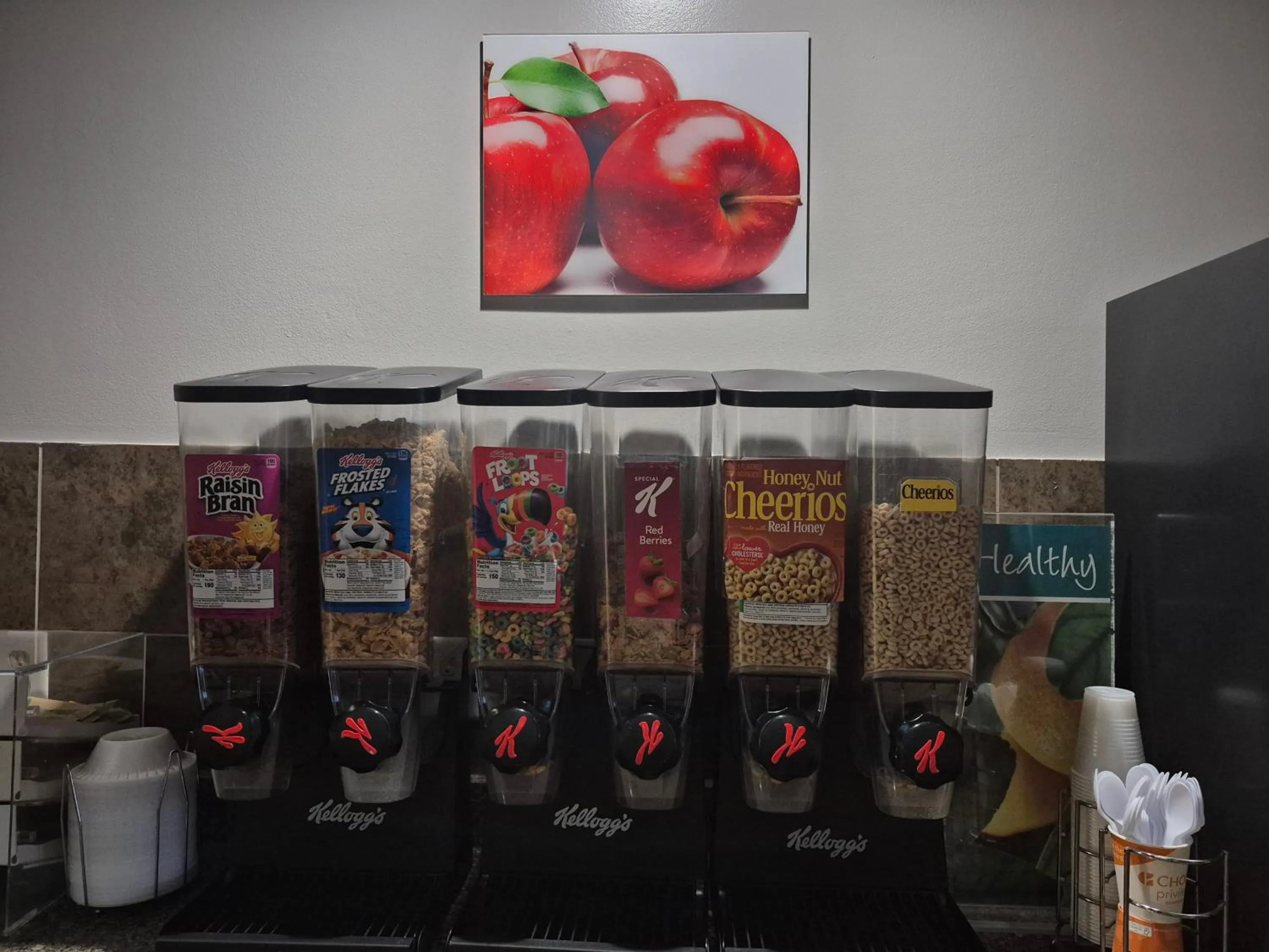 Breakfast in Country Inn & Suites by Radisson, Battle Creek, MI