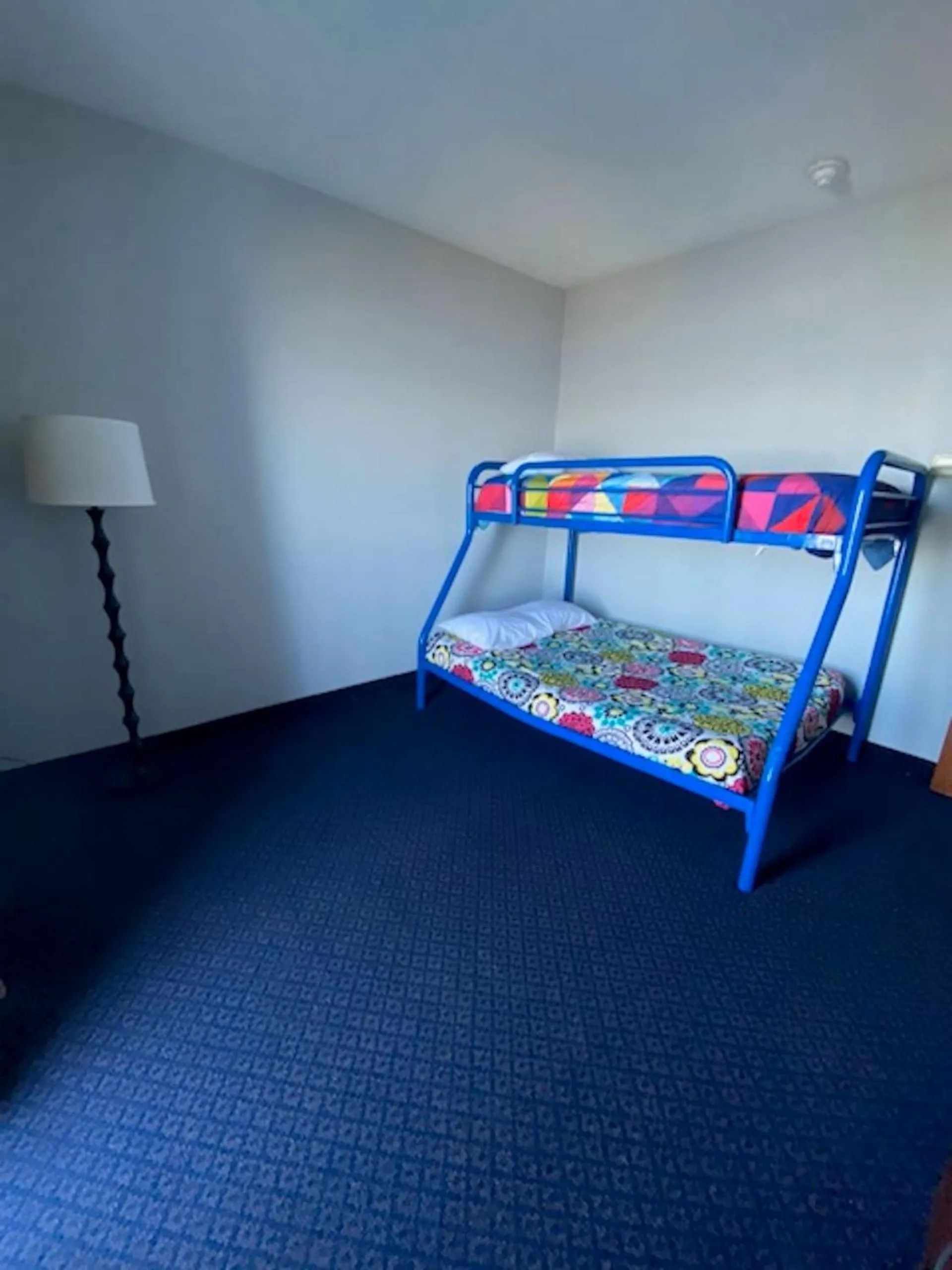 Bed in Lakeside Resort & Conference Center