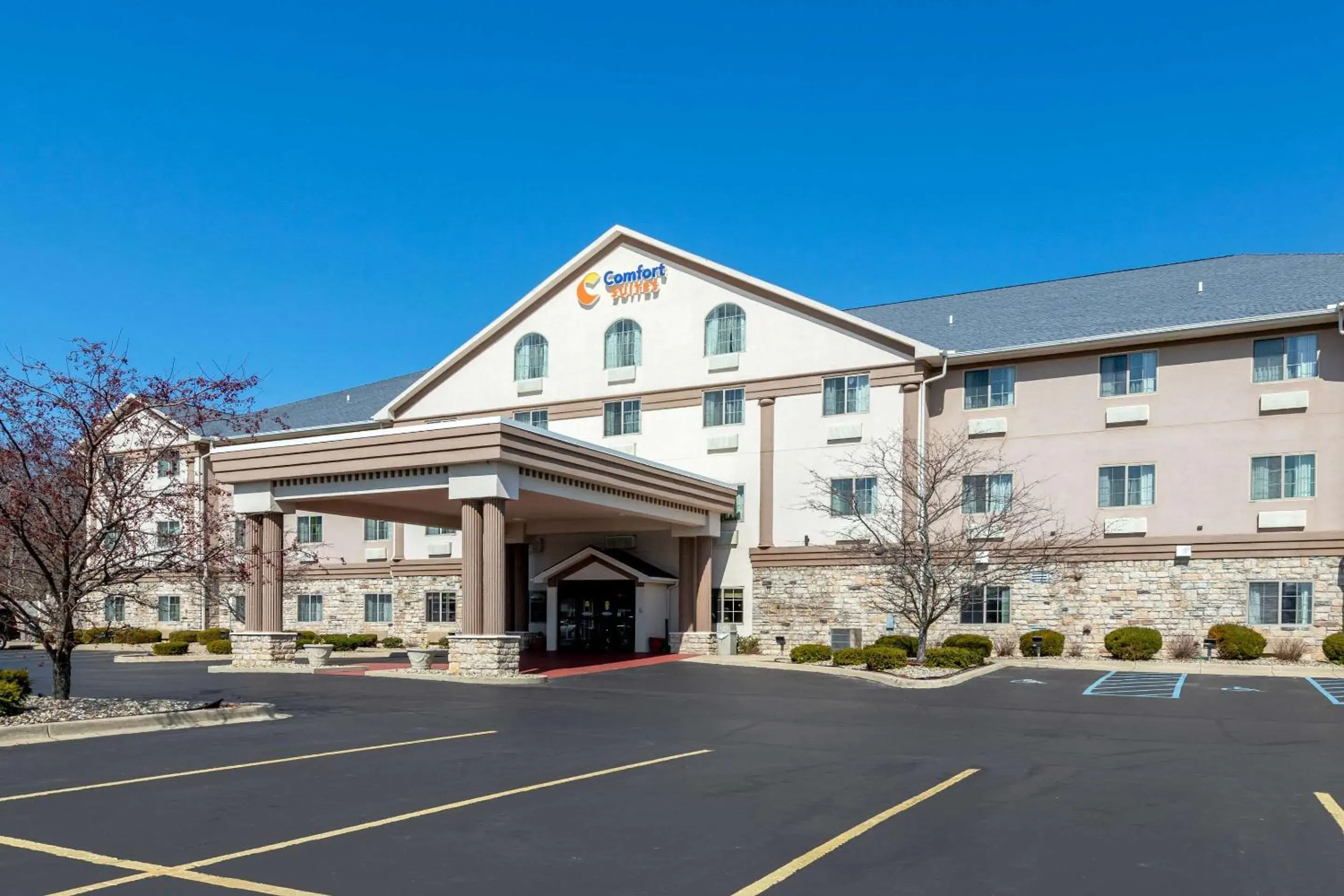 Property building in Comfort Suites Stevensville - St Joseph Property building in Comfort Suites Stevensville - St Joseph