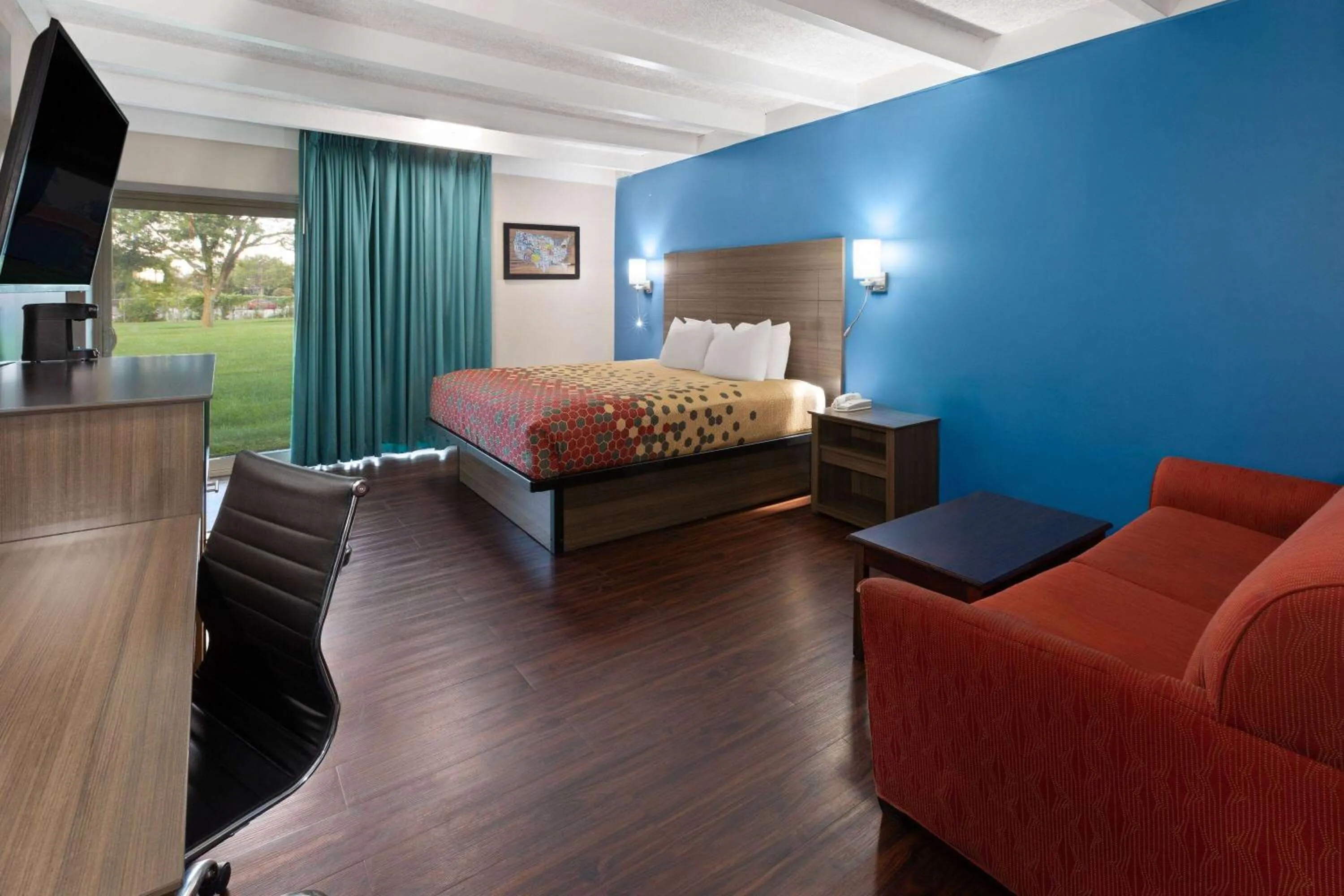 Photo of the whole room in Baymont by Wyndham Bay City