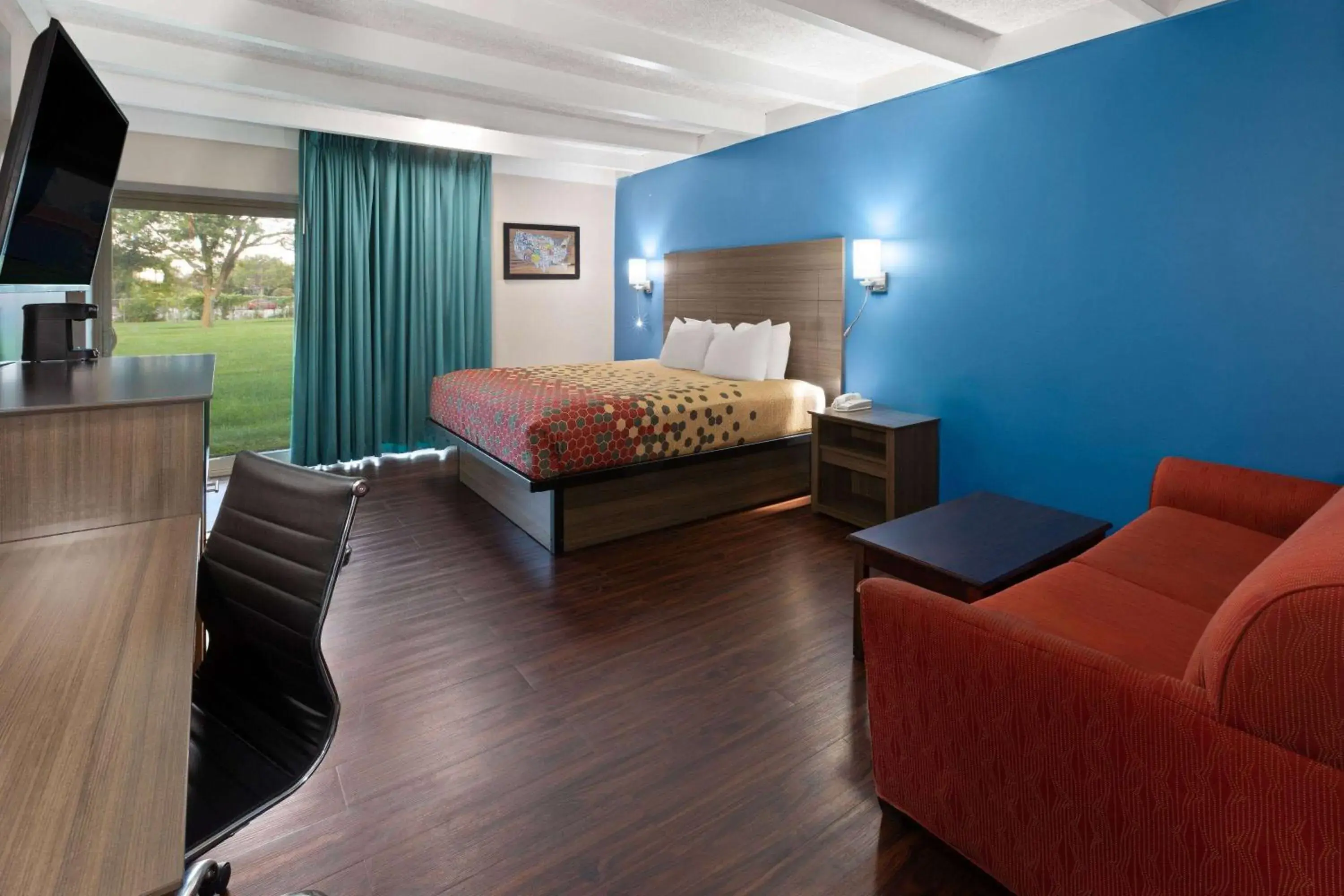 Photo of the whole room in Baymont by Wyndham Bay City Photo of the whole room in Baymont by Wyndham Bay City