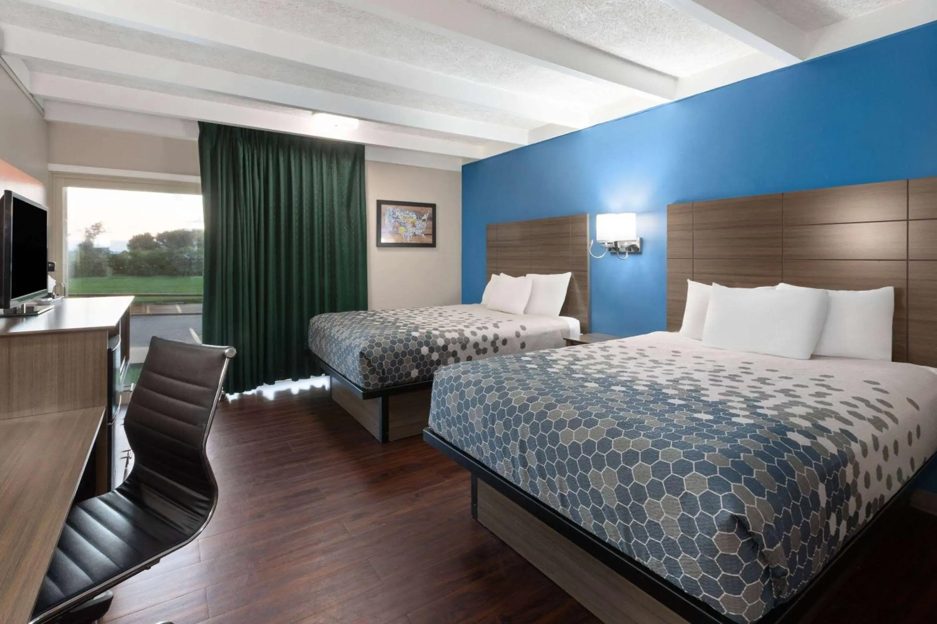 Photo of the whole room, Bed in Baymont by Wyndham Bay City Photo of the whole room, Bed in Baymont by Wyndham Bay City