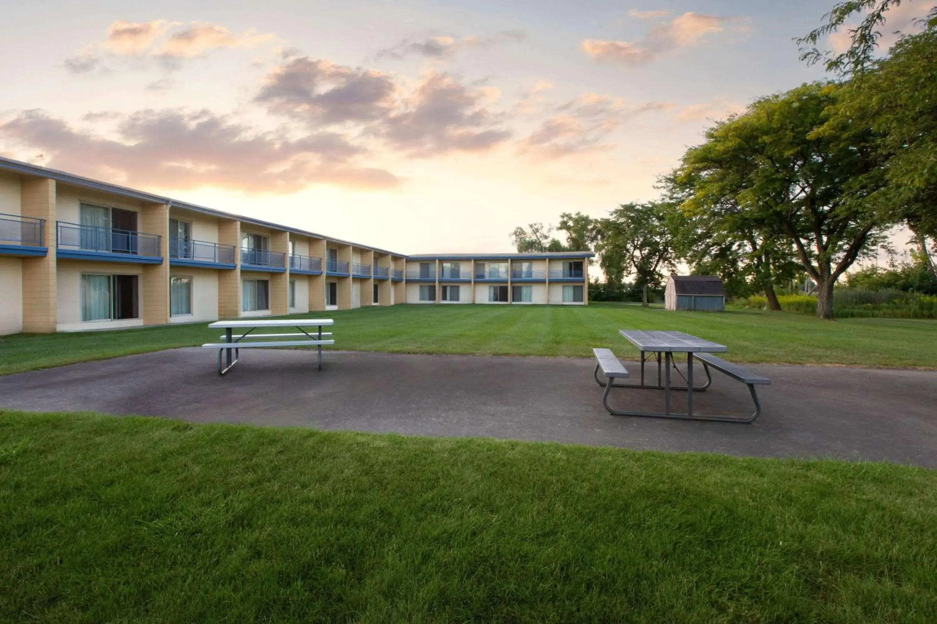 Inner courtyard view in Baymont by Wyndham Bay City Inner courtyard view in Baymont by Wyndham Bay City