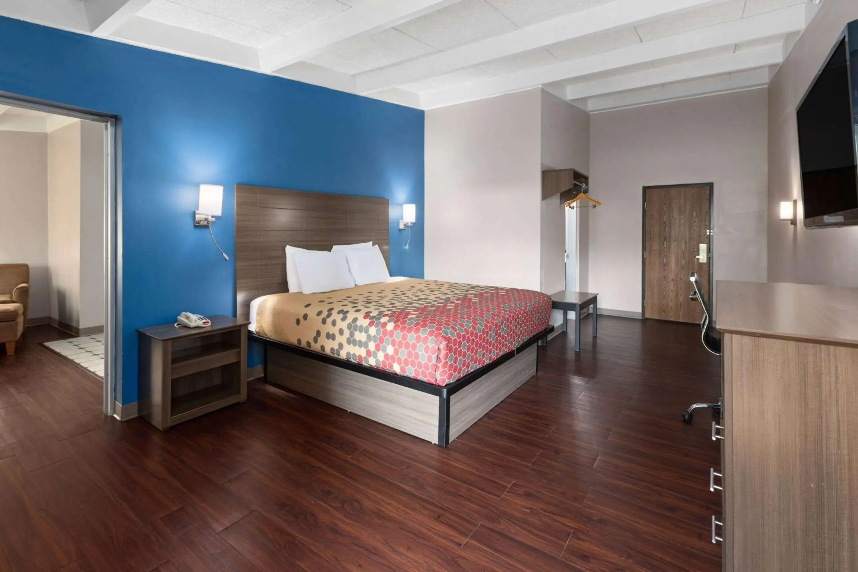 One-Bedroom Junior King Suite - Non-Smoking in Baymont by Wyndham Bay City One-Bedroom Junior King Suite - Non-Smoking in Baymont by Wyndham Bay City