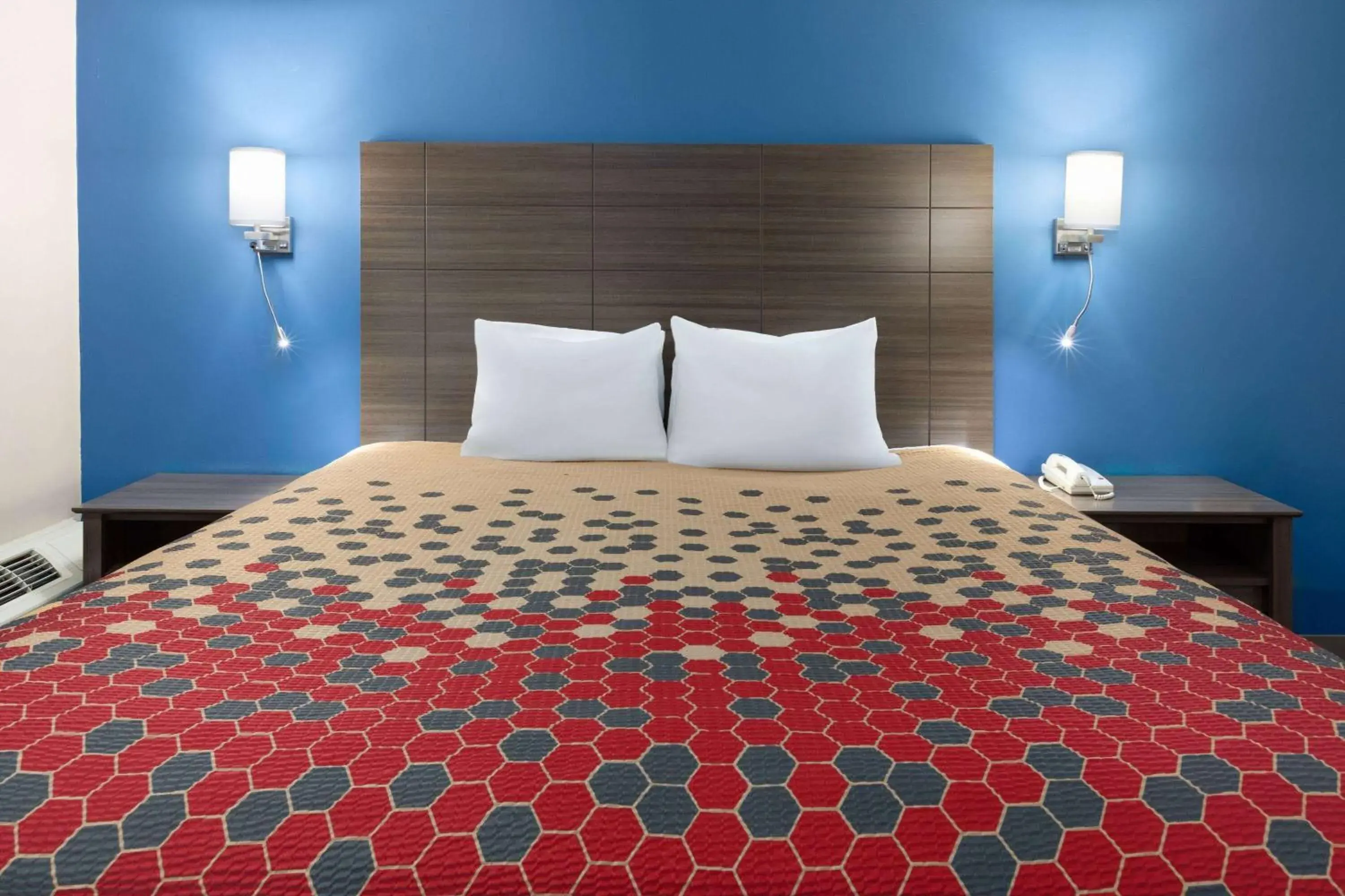 Photo of the whole room, Bed in Baymont by Wyndham Bay City Photo of the whole room, Bed in Baymont by Wyndham Bay City