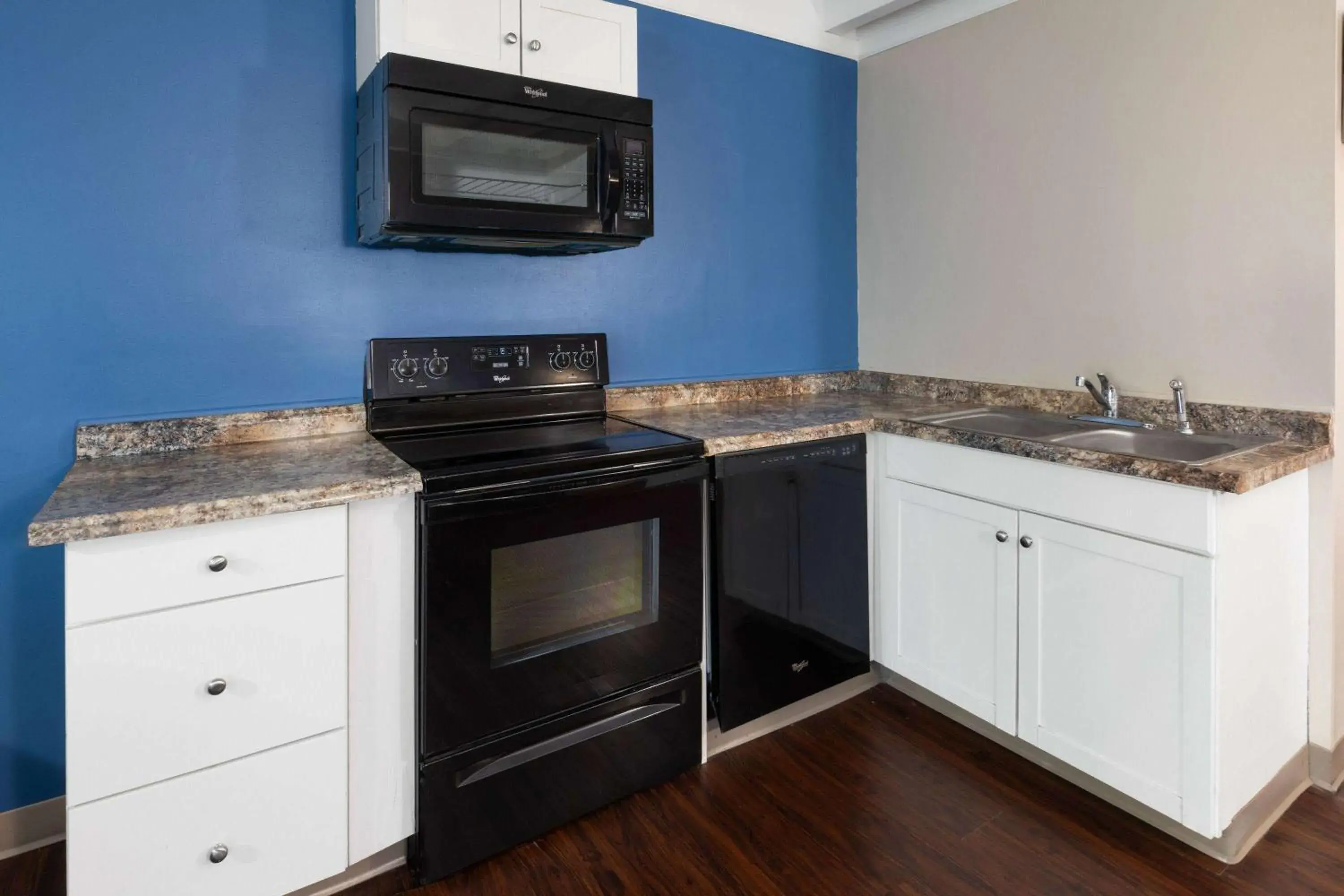 Photo of the whole room in Baymont by Wyndham Bay City Photo of the whole room in Baymont by Wyndham Bay City