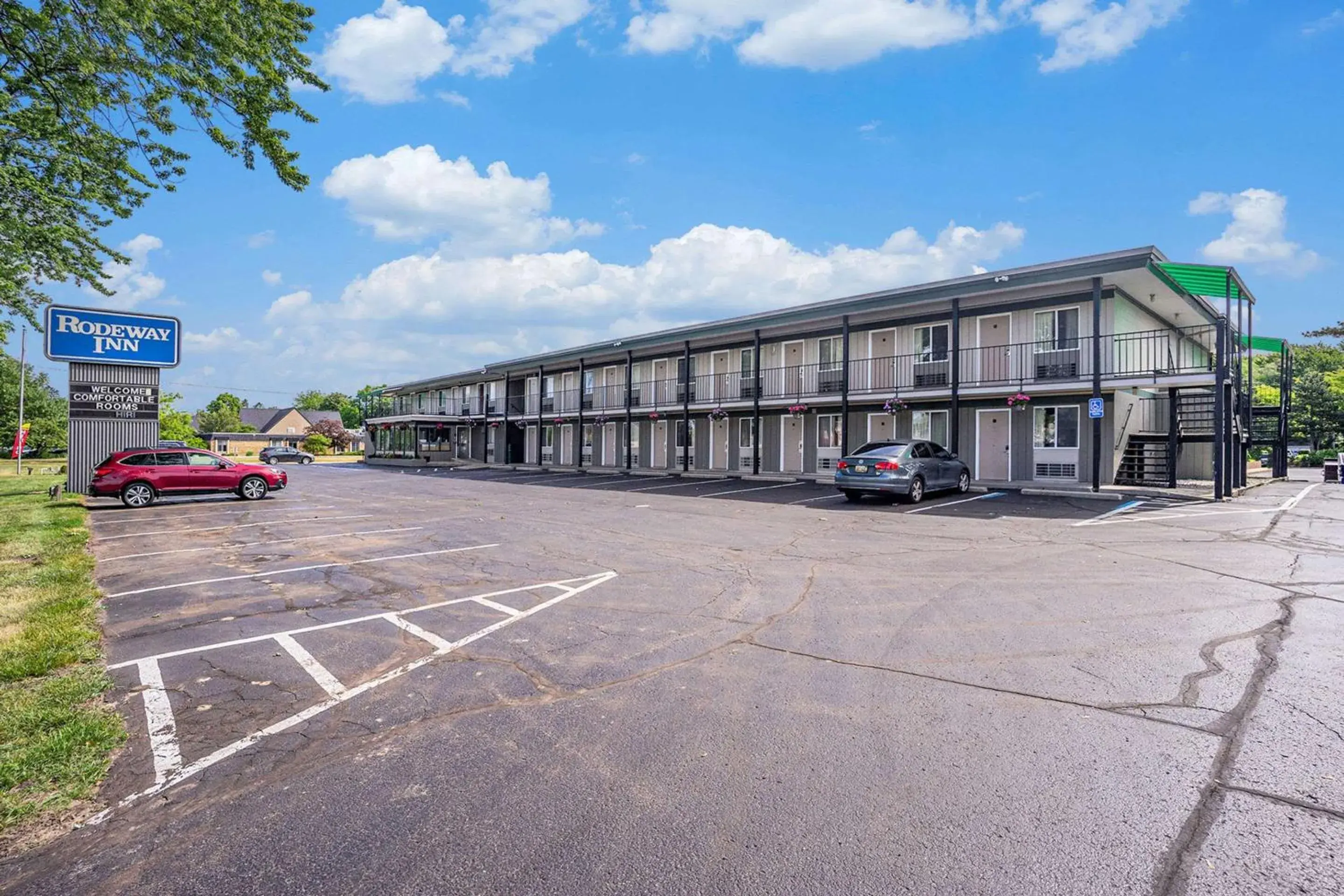 Property building in Rodeway Inn Property building in Rodeway Inn