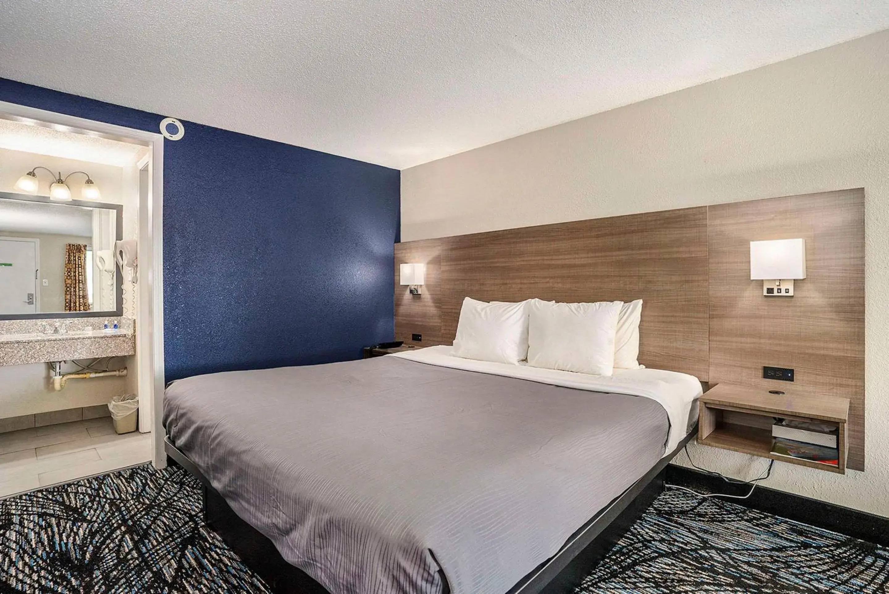 Bedroom, Bed in Rodeway Inn Bedroom, Bed in Rodeway Inn