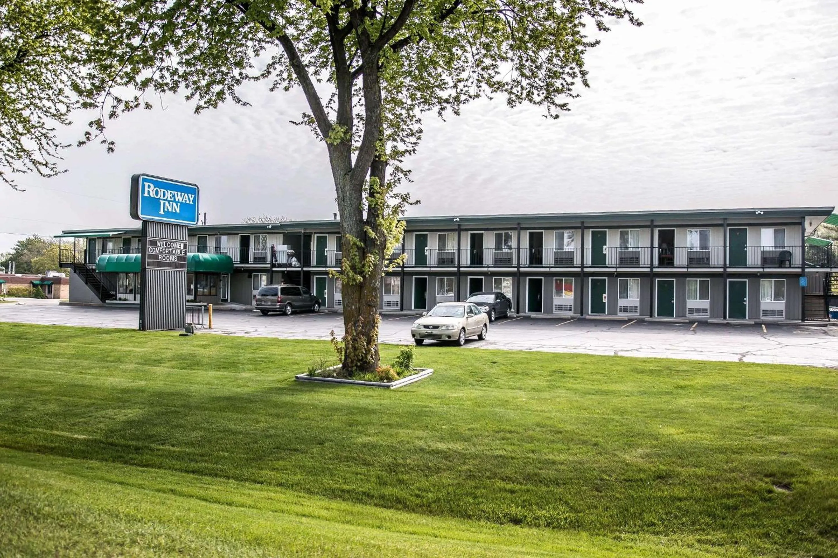 Property building in Rodeway Inn Grand Haven