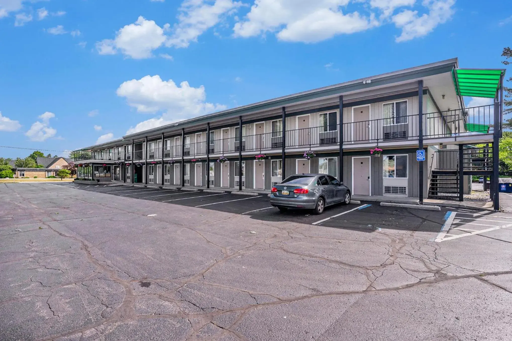 Property building in Rodeway Inn Property building in Rodeway Inn