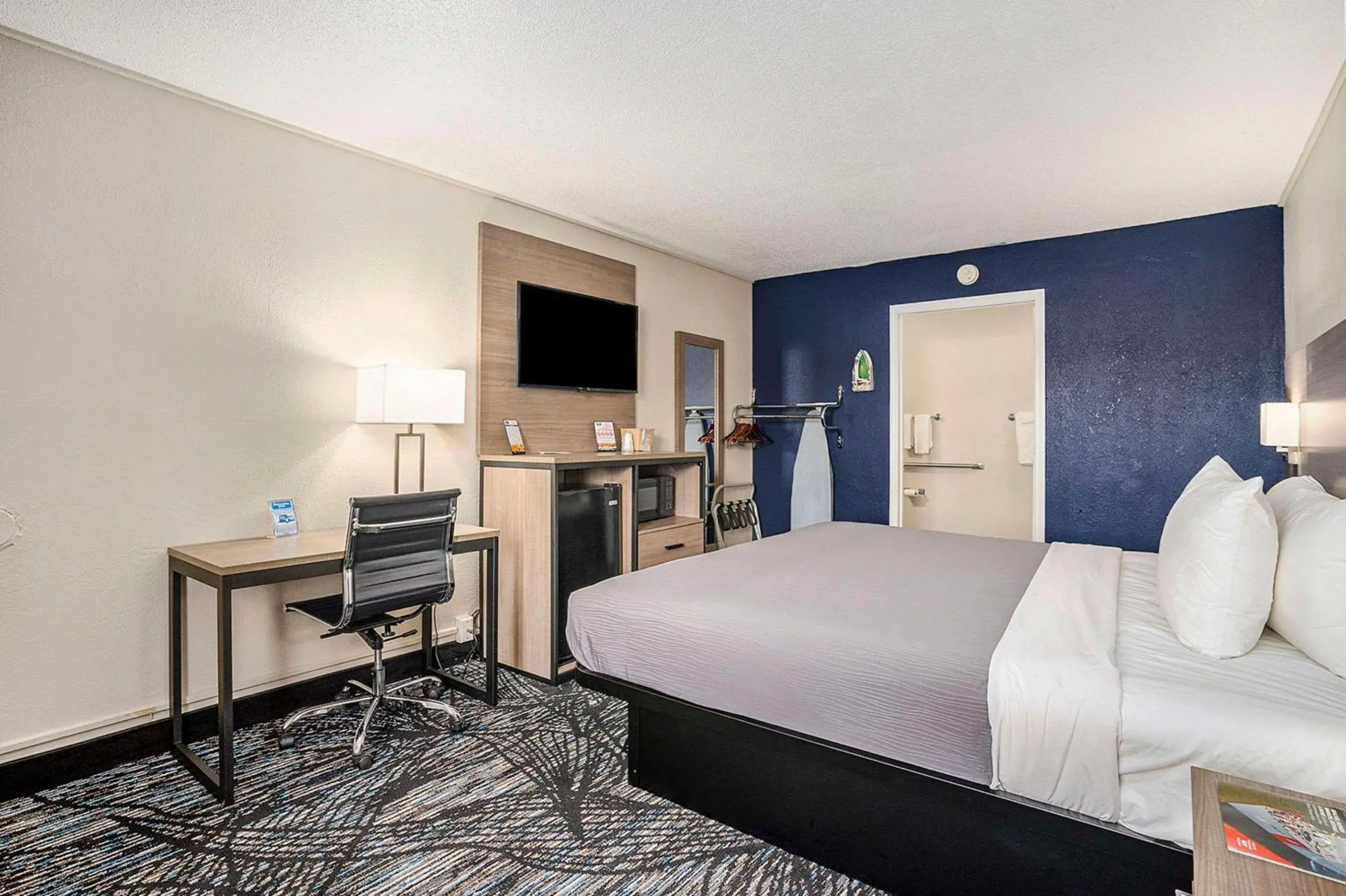 Bedroom, Bed in Rodeway Inn Bedroom, Bed in Rodeway Inn