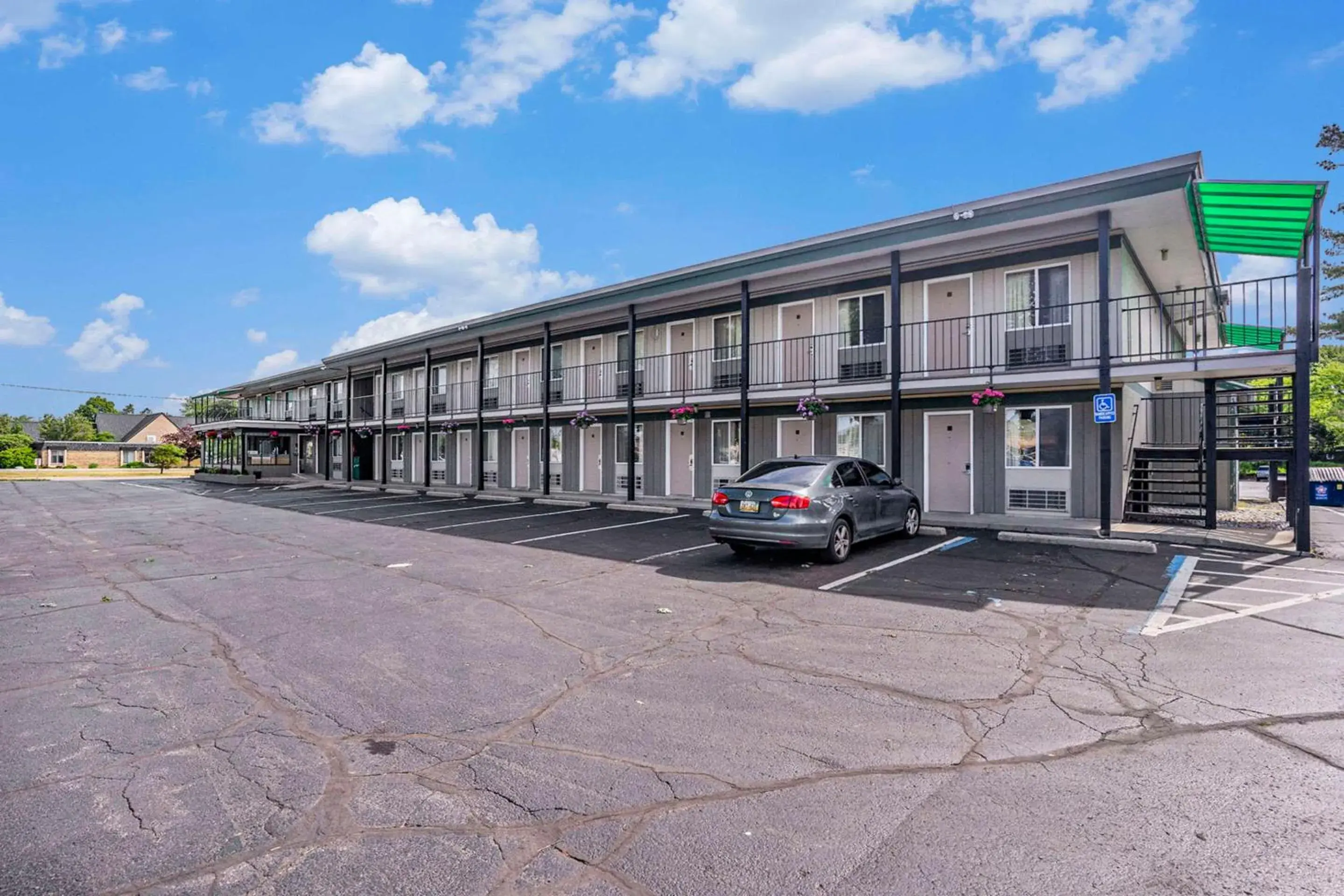 Property building in Rodeway Inn Property building in Rodeway Inn