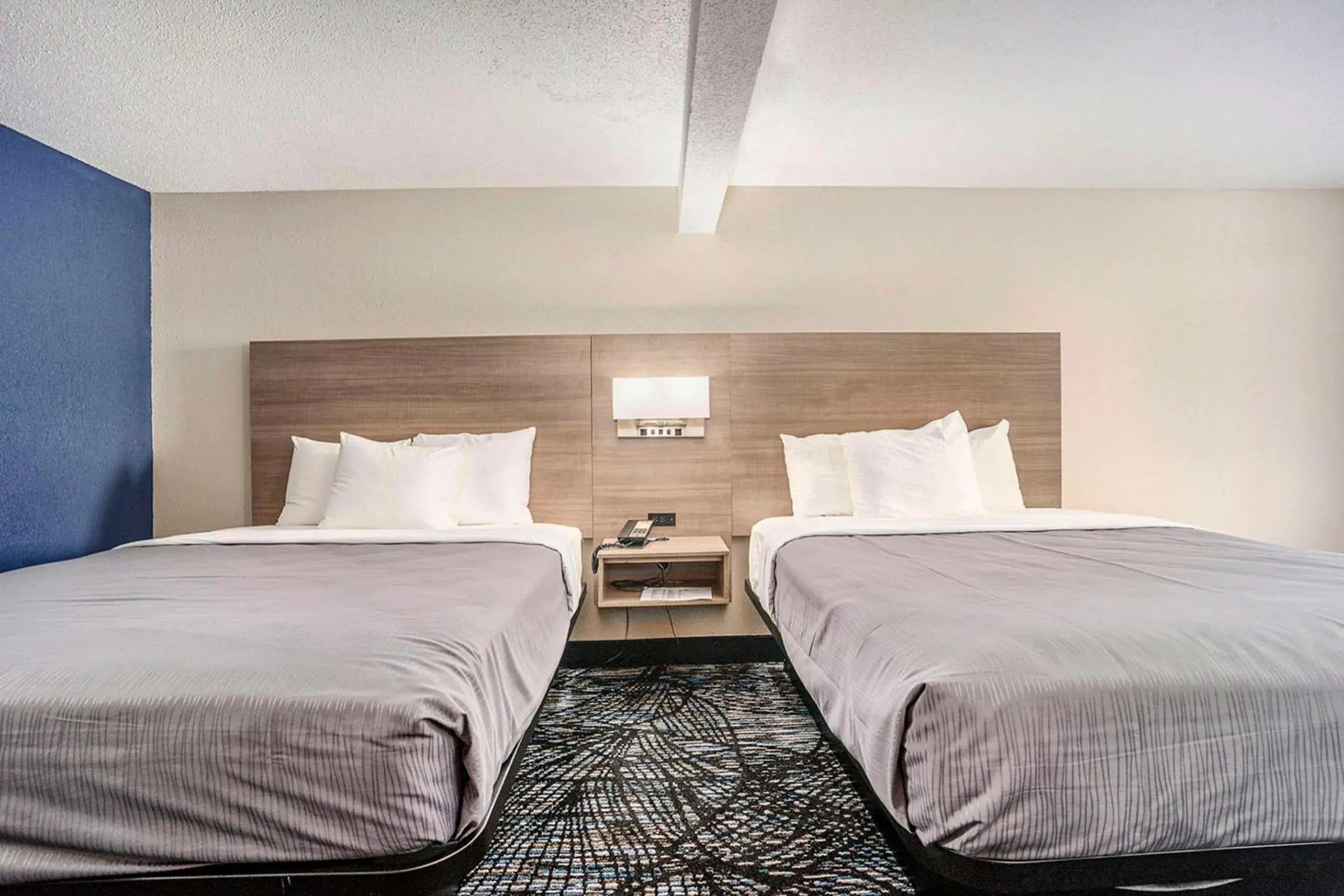 Queen Room with Two Queen Beds in Rodeway Inn Grand Haven Queen Room with Two Queen Beds in Rodeway Inn Grand Haven