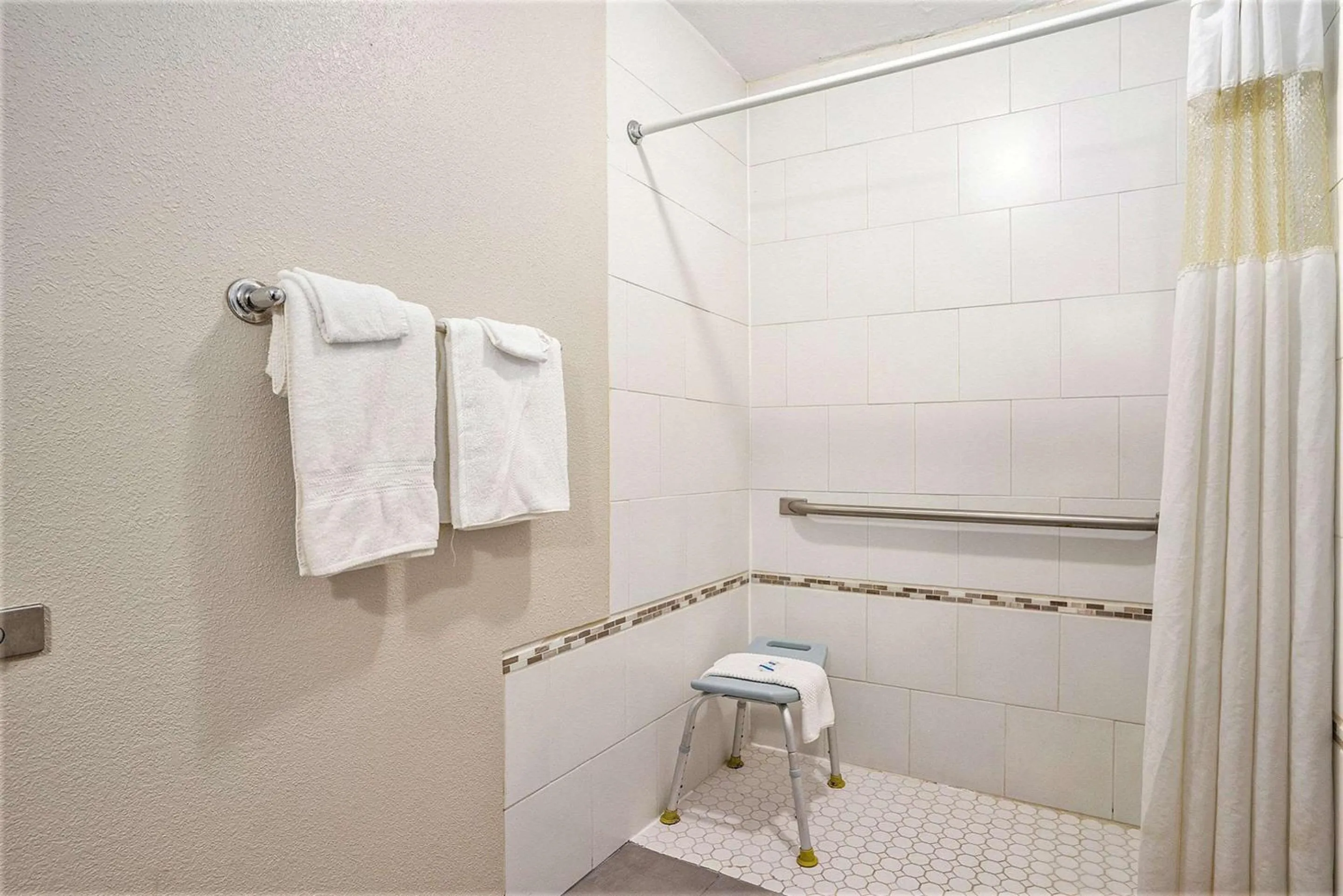 Bedroom in Rodeway Inn Grand Haven