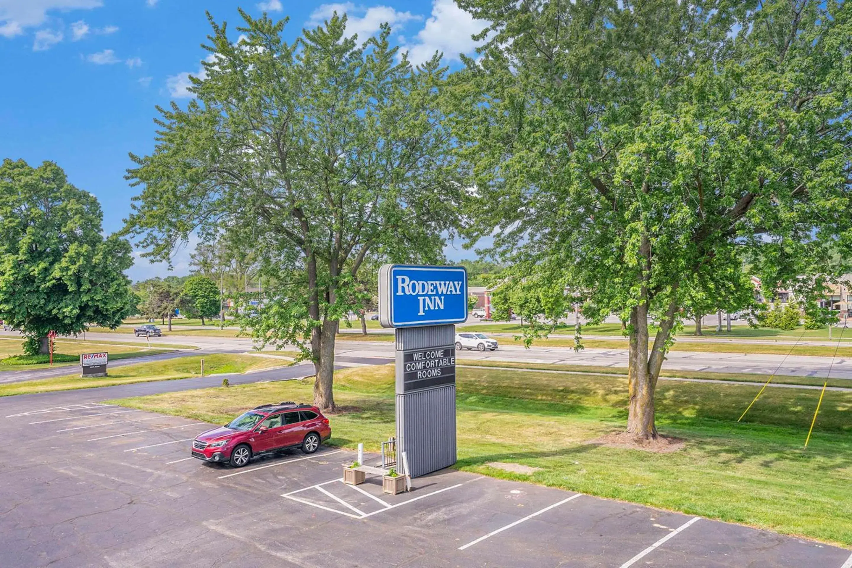 Property building in Rodeway Inn Property building in Rodeway Inn