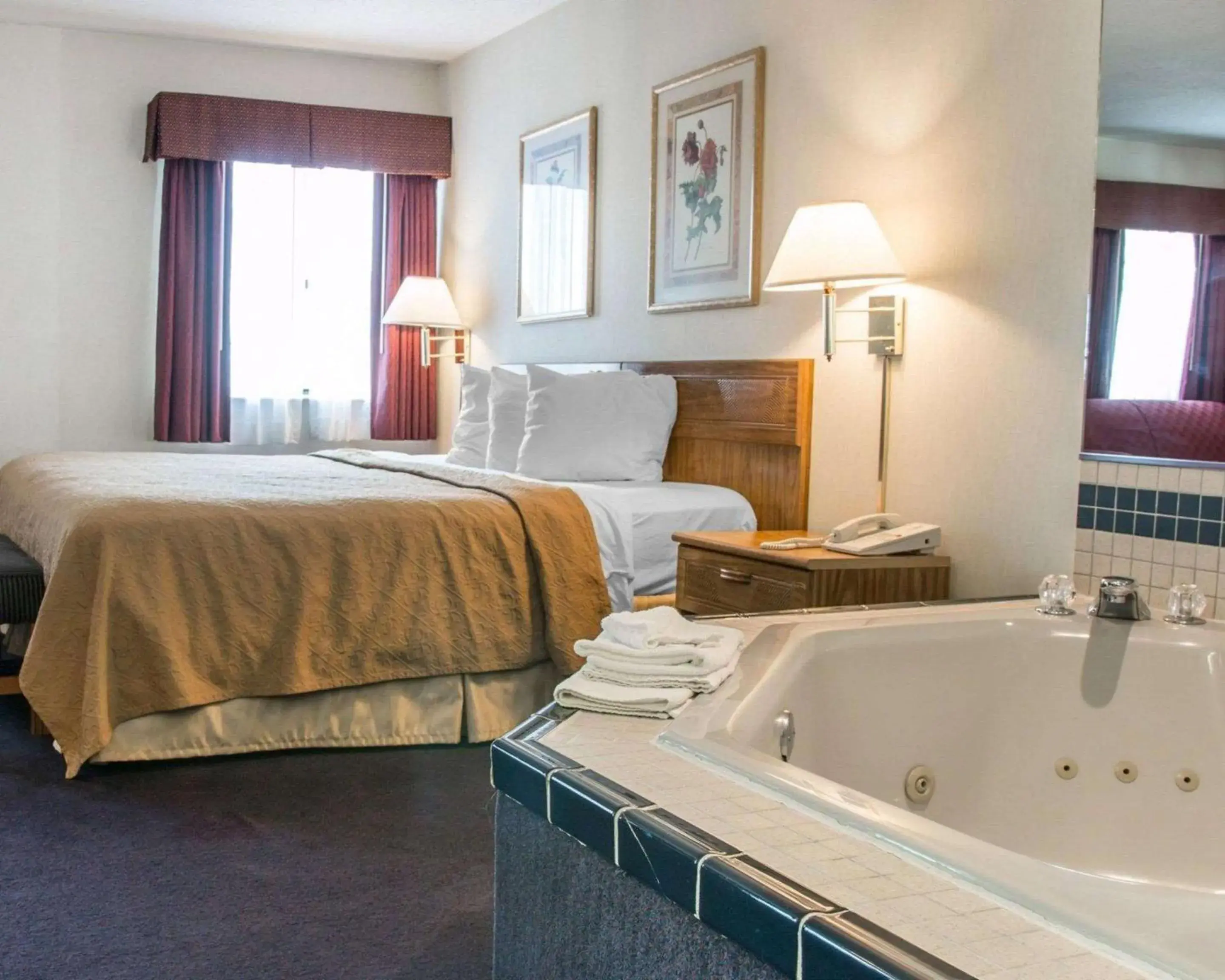 Bedroom, Bed in Quality Inn Hudsonville South Bedroom, Bed in Quality Inn Hudsonville South