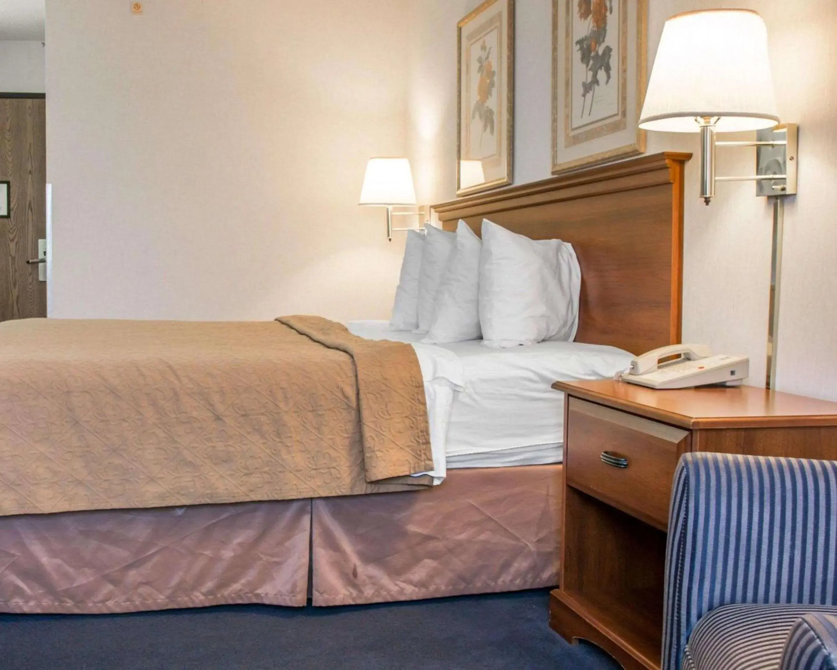 King Room - Non-Smoking in Quality Inn Hudsonville South King Room - Non-Smoking in Quality Inn Hudsonville South