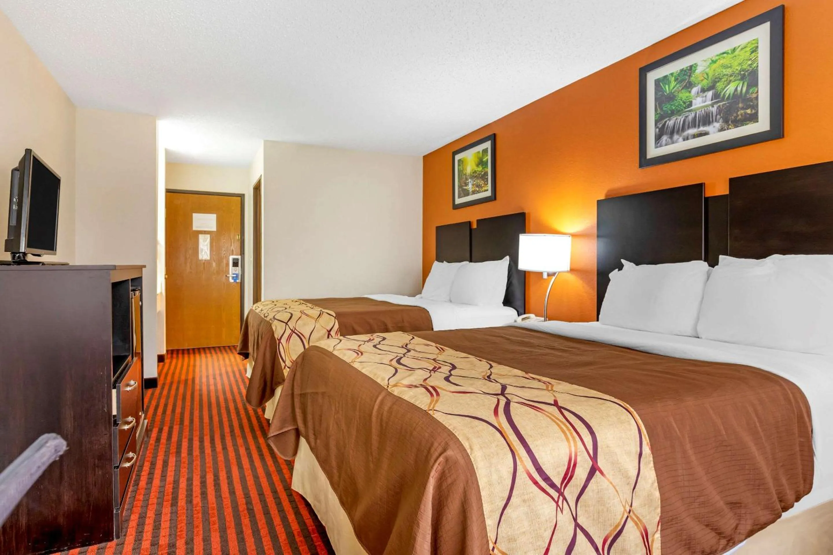 Photo of the whole room, Bed in Rodeway Inn