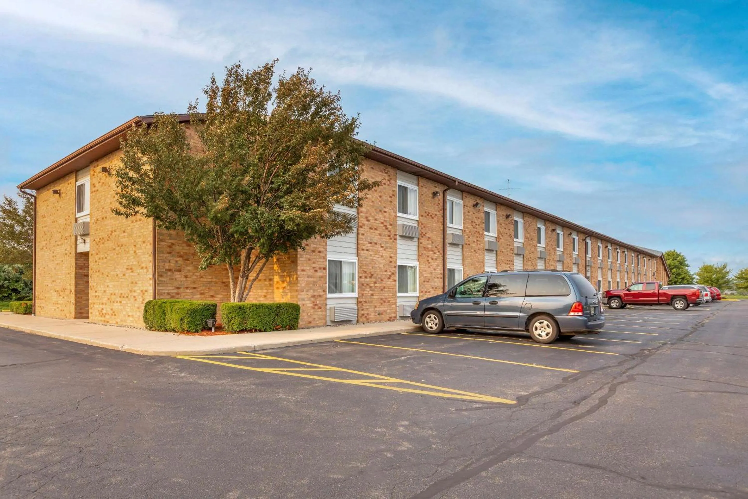 Property building in Rodeway Inn