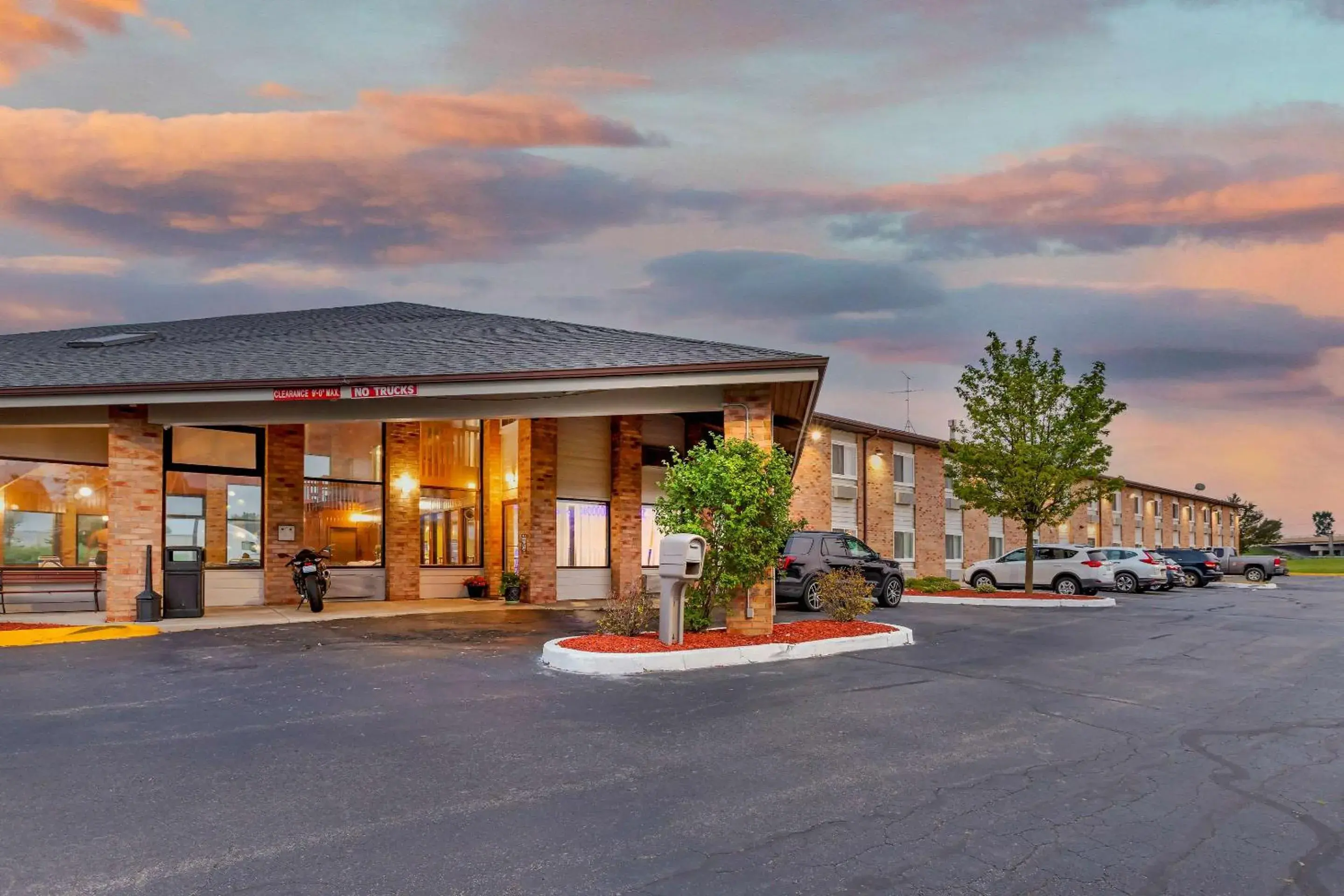 Property building in Rodeway Inn Coopersville Property building in Rodeway Inn Coopersville