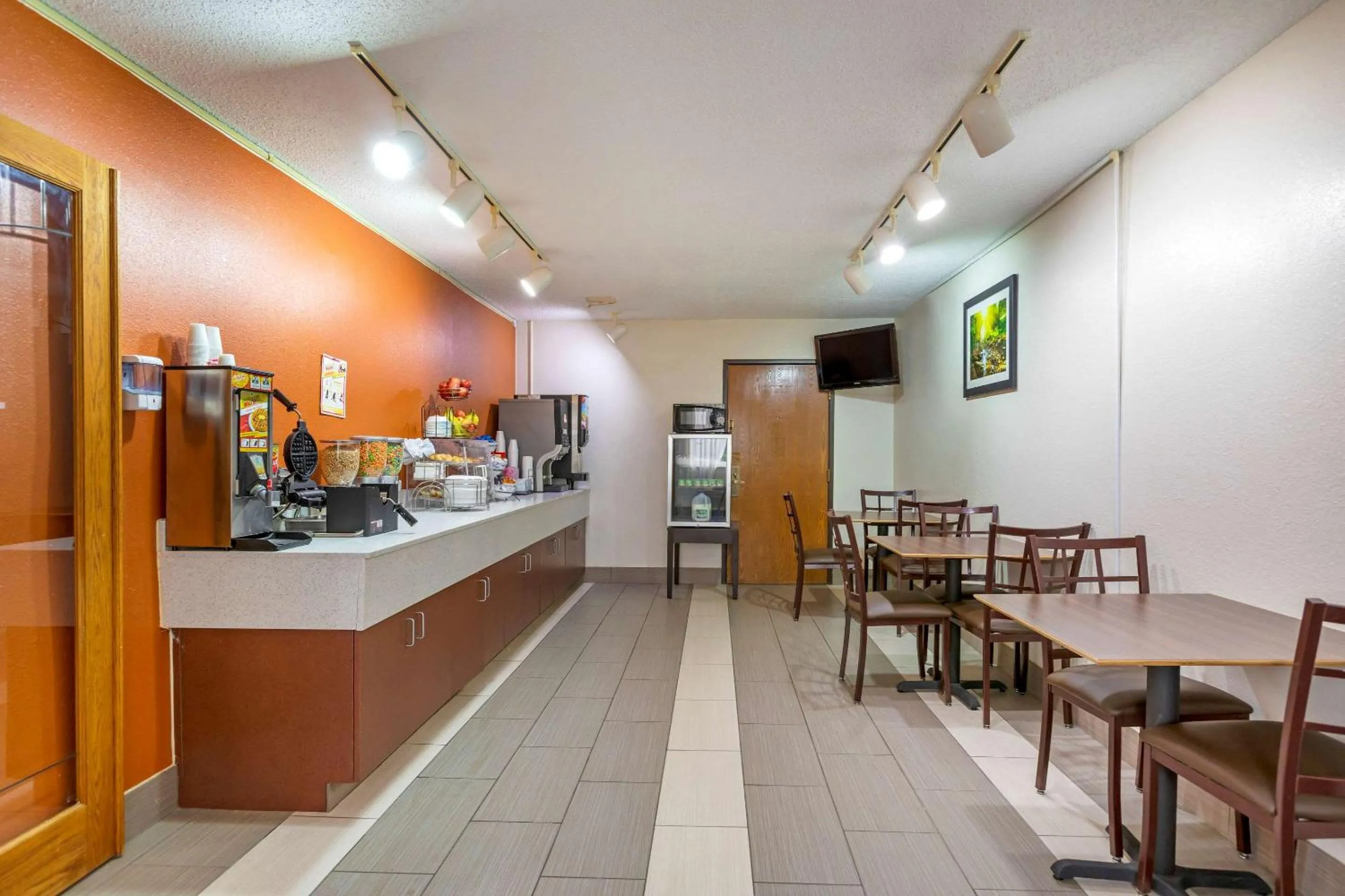 Restaurant/places to eat in Rodeway Inn