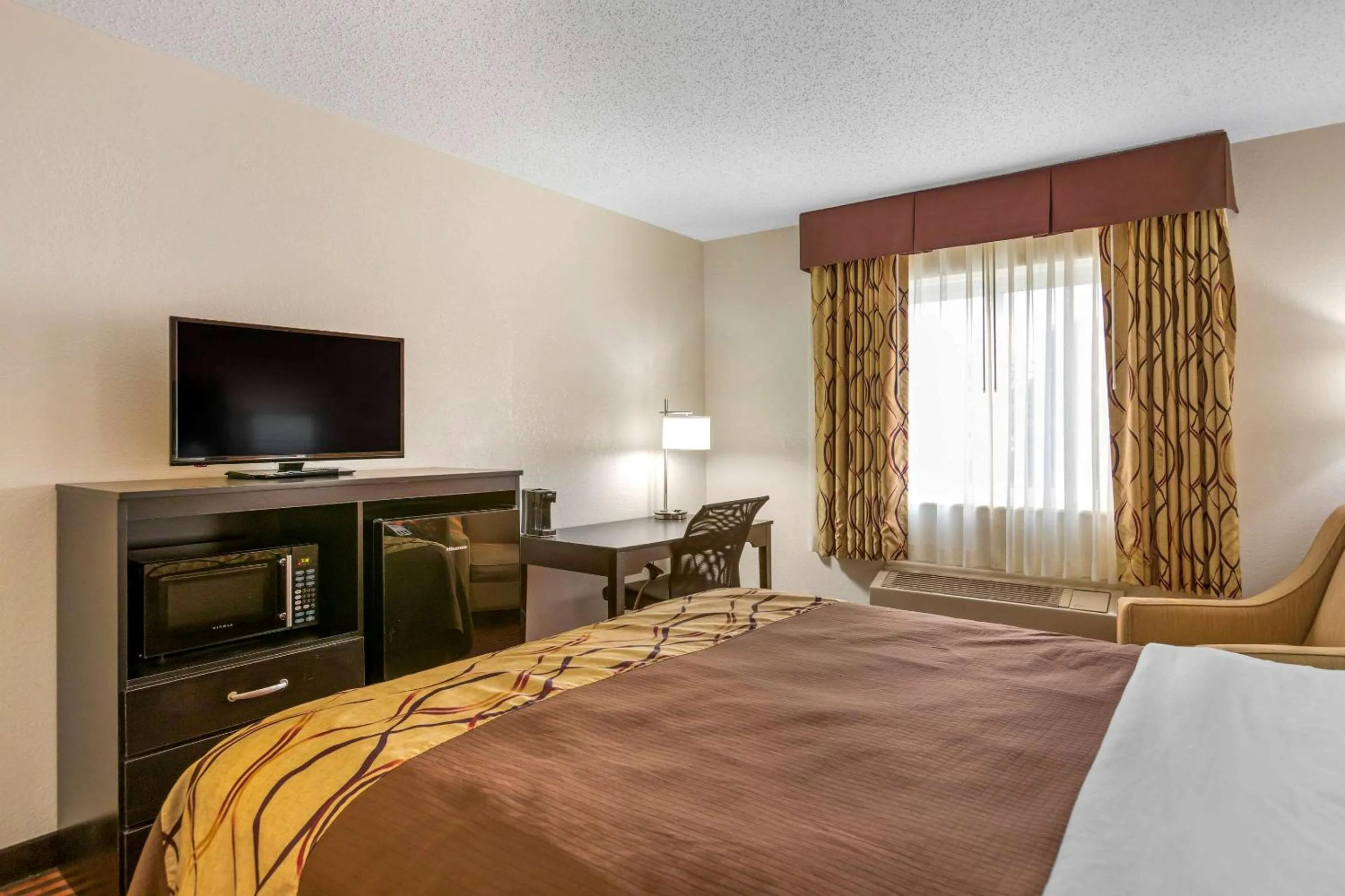 Photo of the whole room, Bed in Rodeway Inn