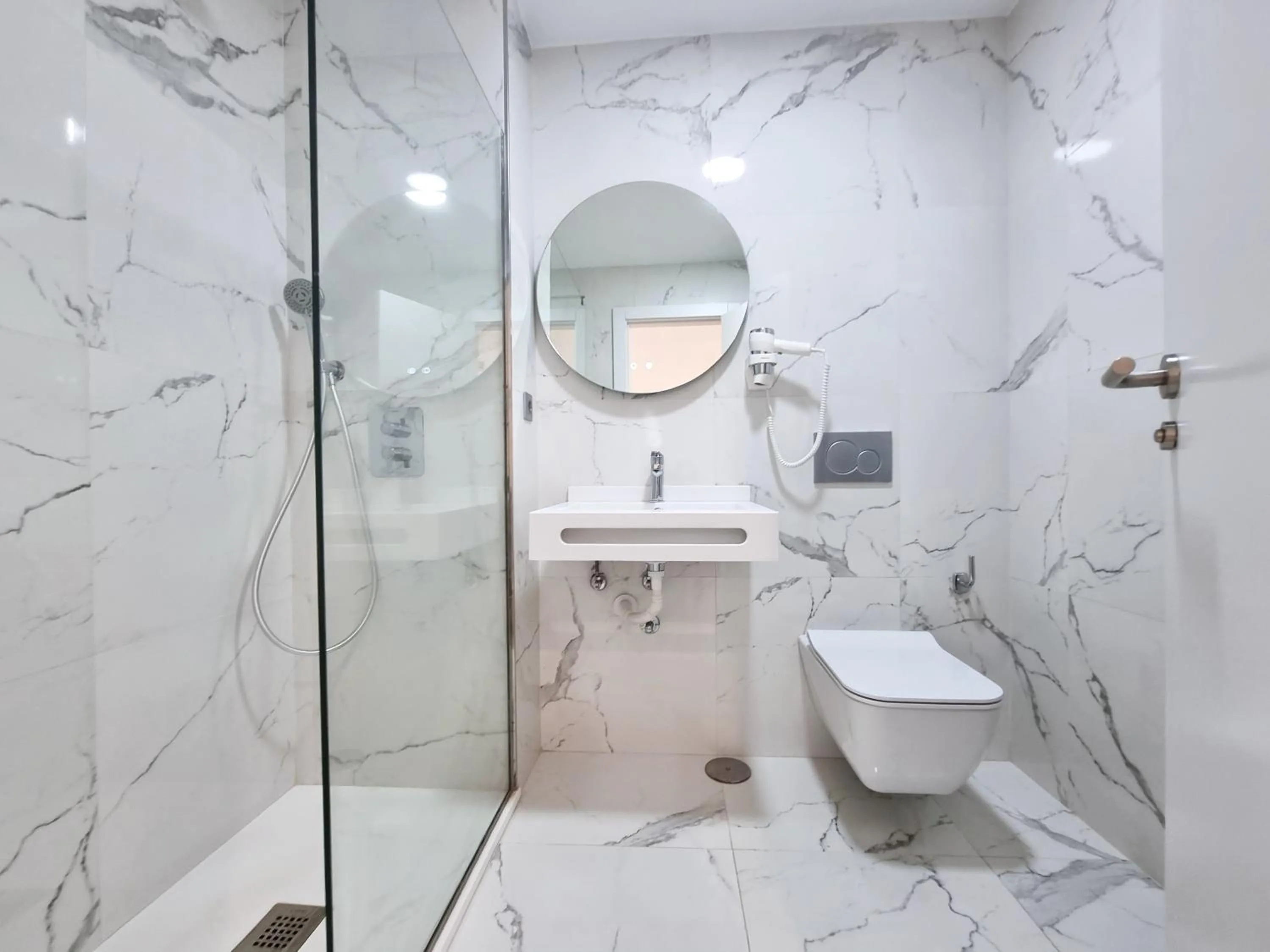 Bathroom in Laguna Park 1