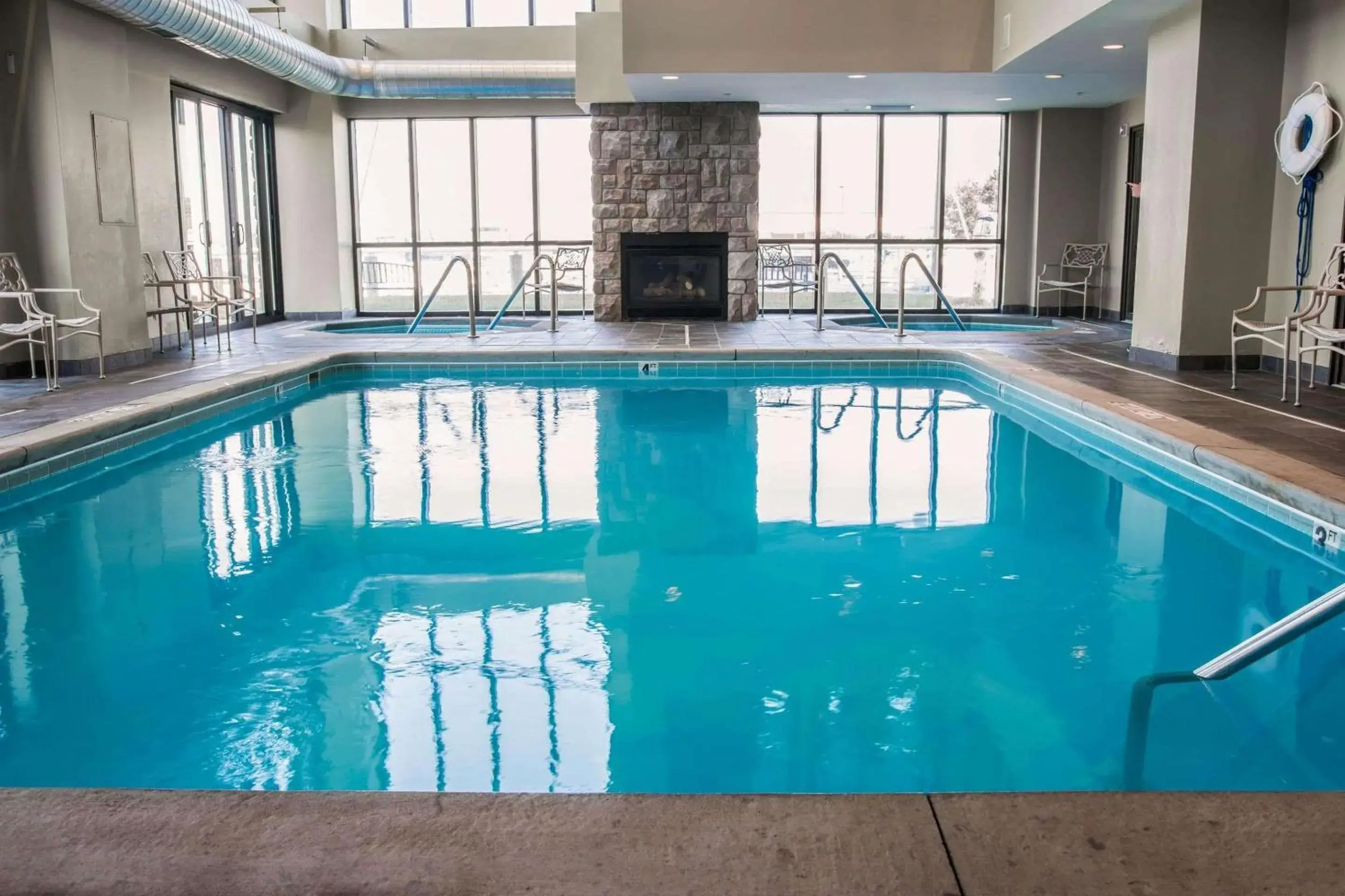 Swimming pool in Shoreline Inn & Conference Center, an Ascend Collection Hotel Swimming pool in Shoreline Inn & Conference Center, an Ascend Collection Hotel