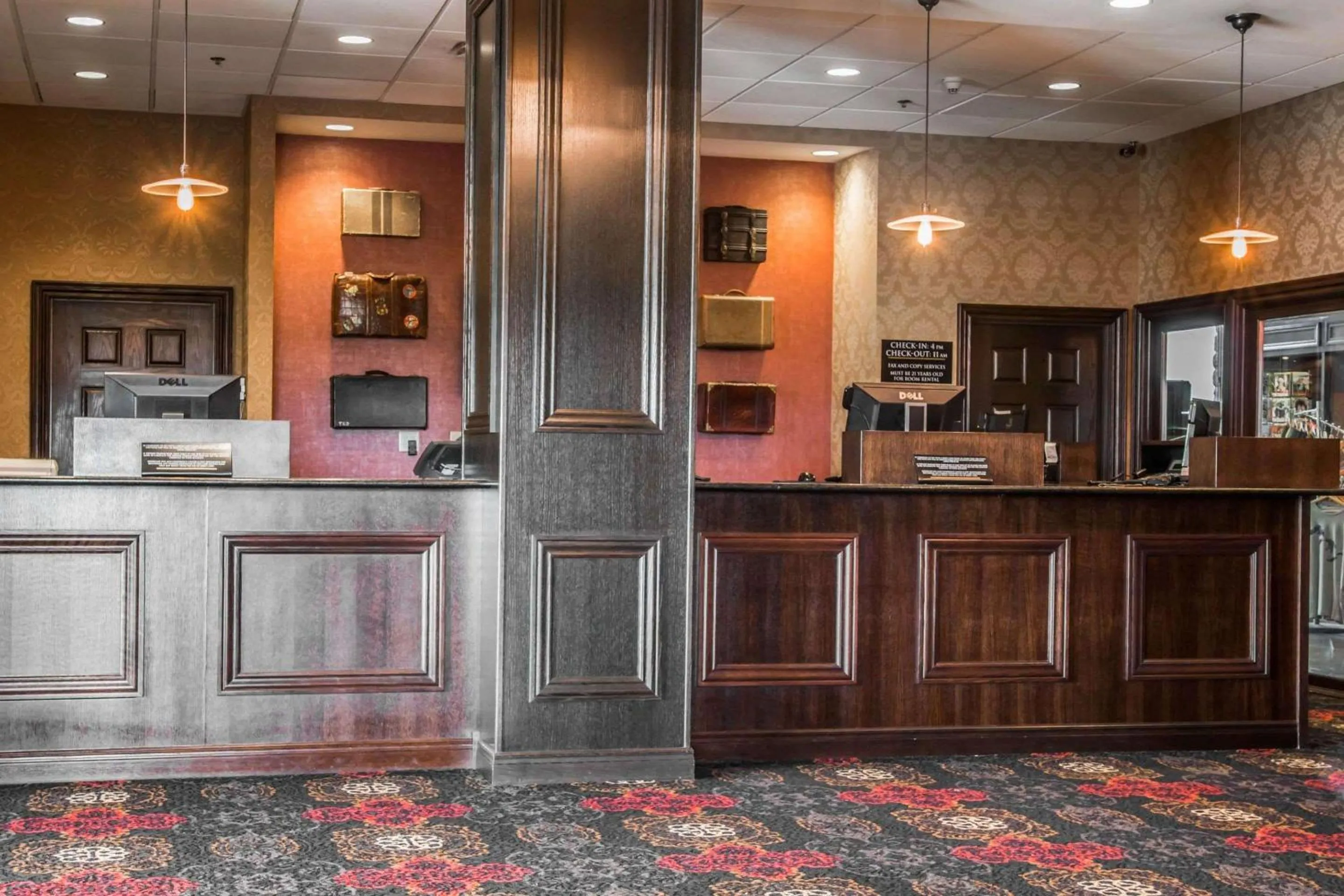 Lobby or reception in Shoreline Inn & Conference Center, an Ascend Collection Hotel