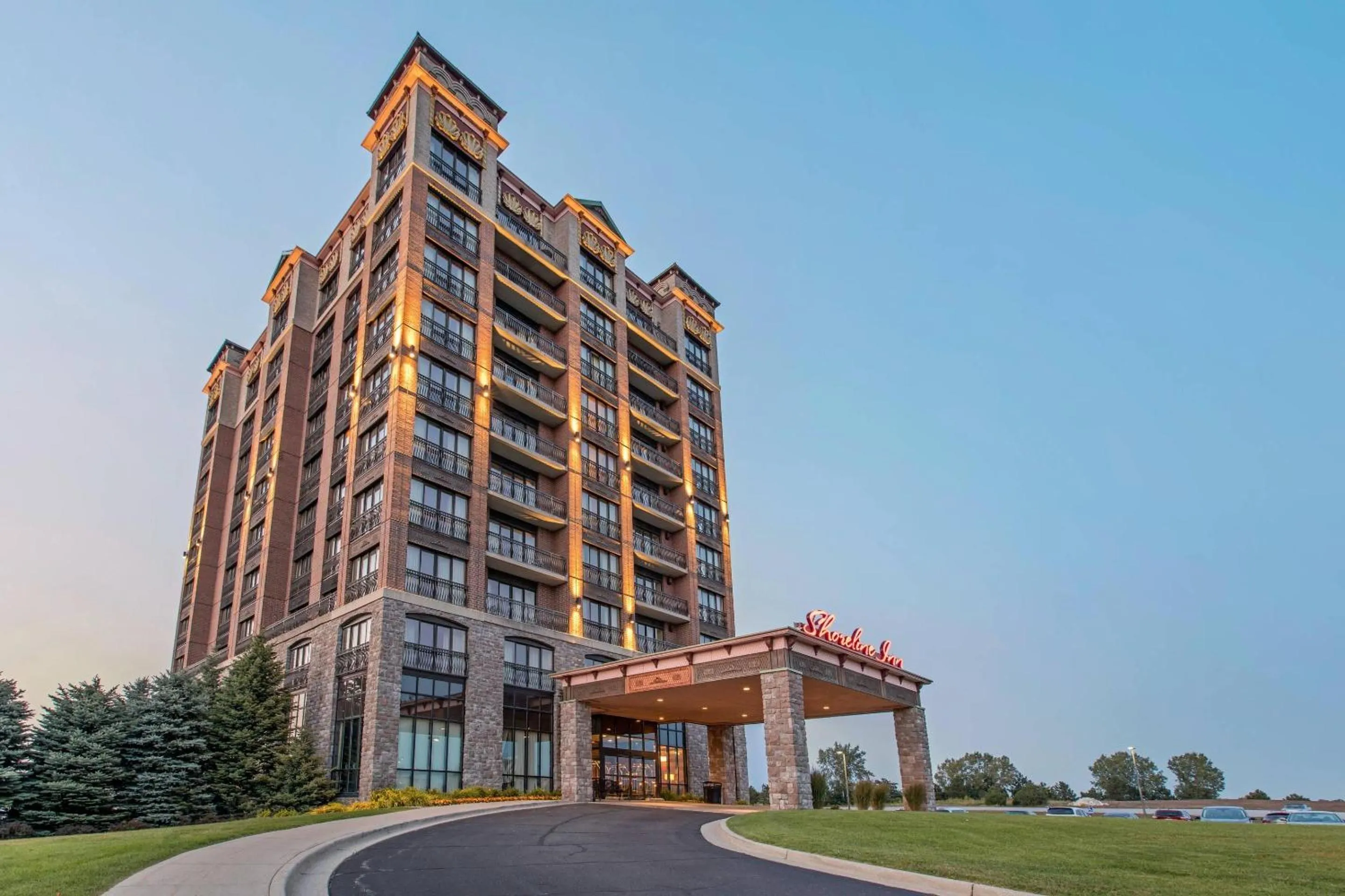 Property building in Shoreline Inn & Conference Center, an Ascend Collection Hotel