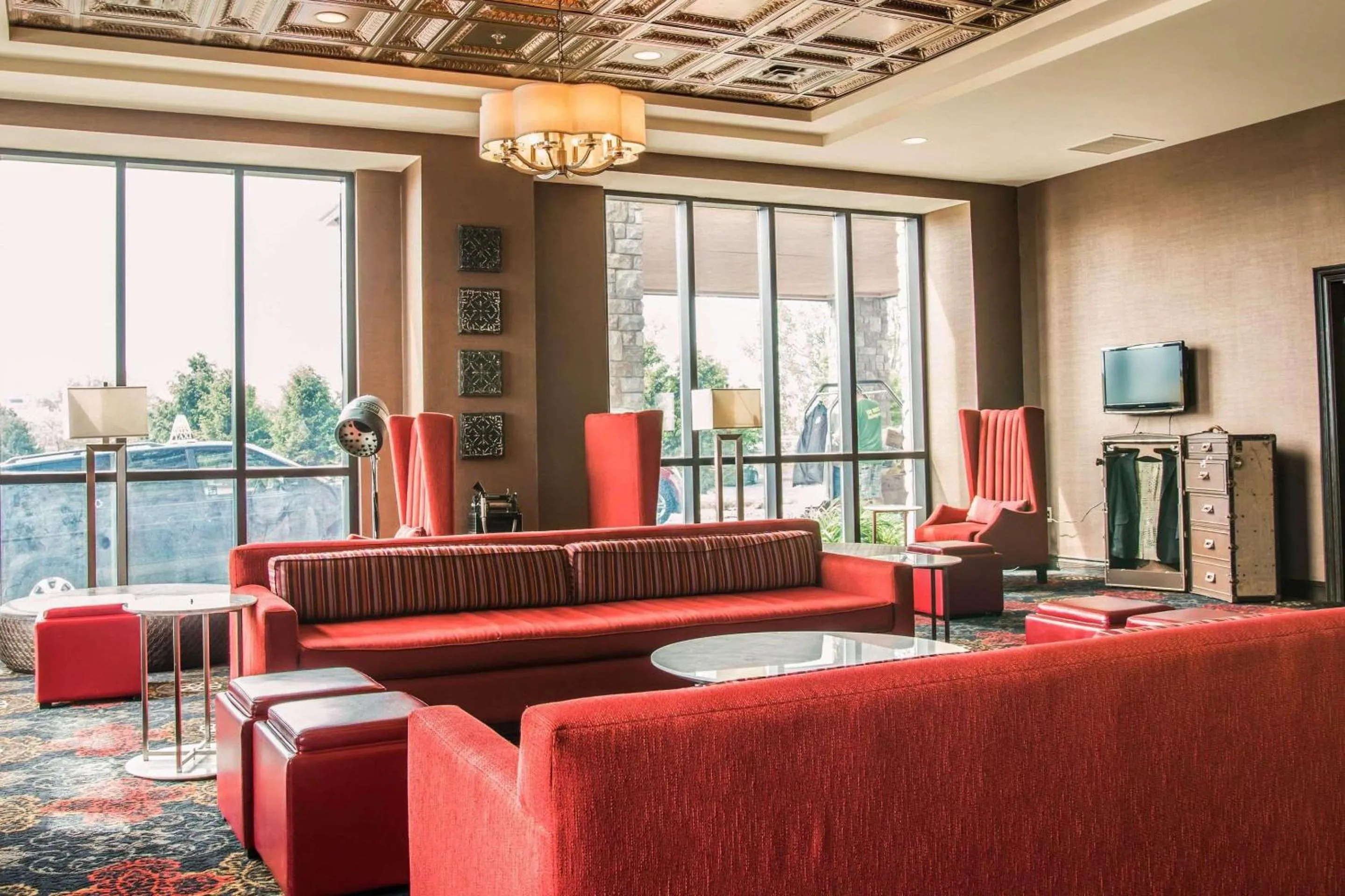 Lobby or reception in Shoreline Inn & Conference Center, an Ascend Collection Hotel