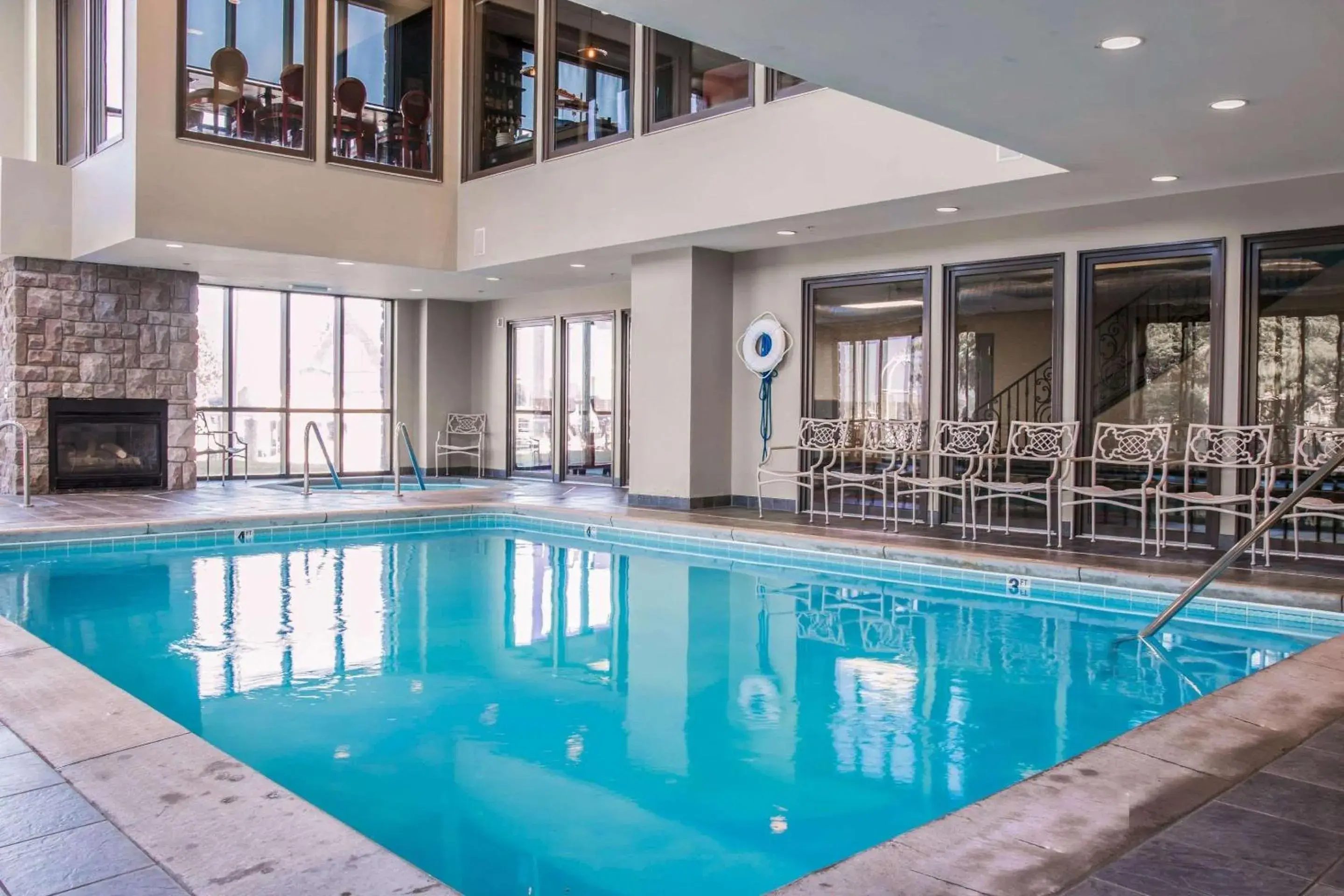 Swimming pool in Shoreline Inn & Conference Center, an Ascend Collection Hotel Swimming pool in Shoreline Inn & Conference Center, an Ascend Collection Hotel