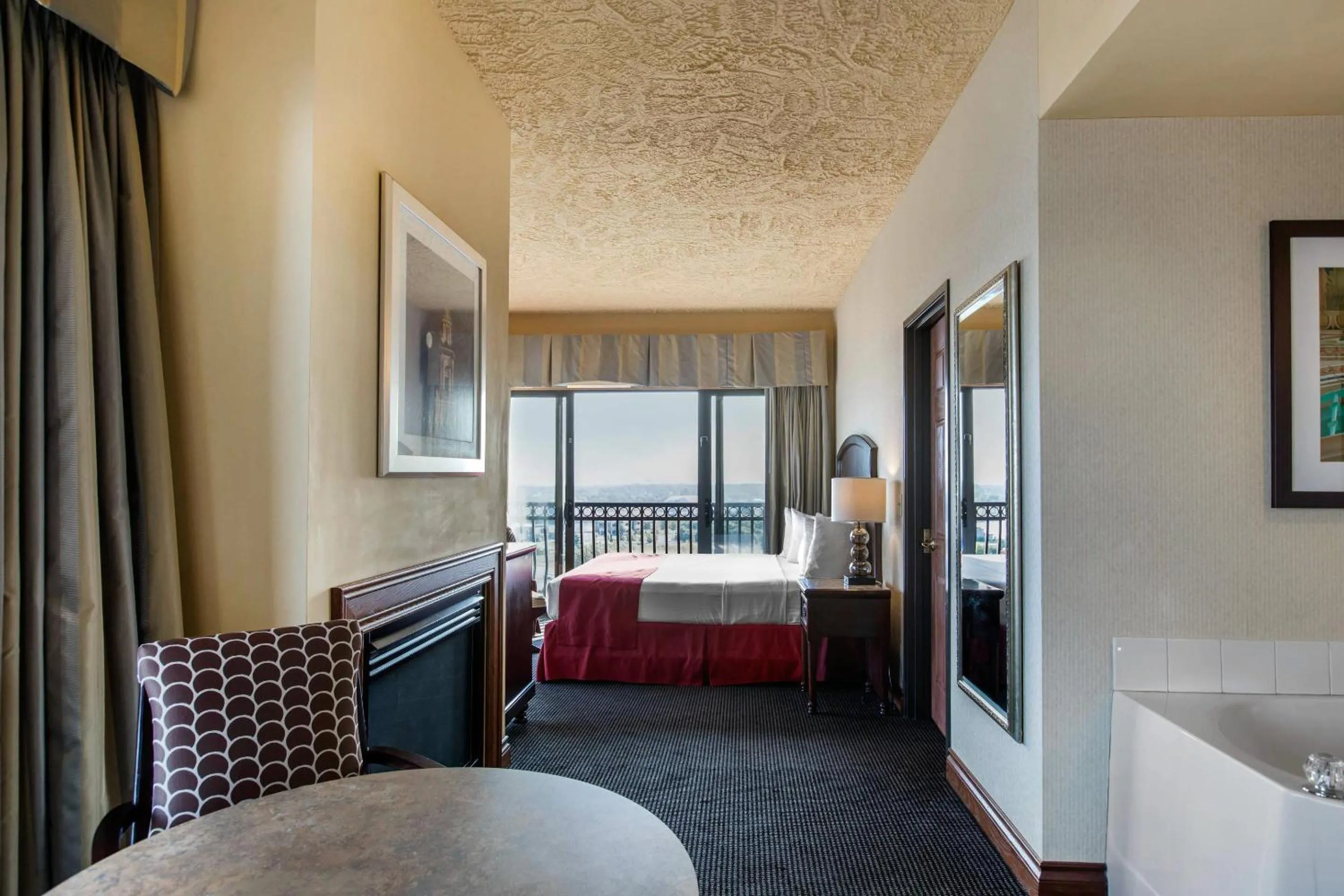 Bedroom, Bed in Shoreline Inn & Conference Center, an Ascend Collection Hotel