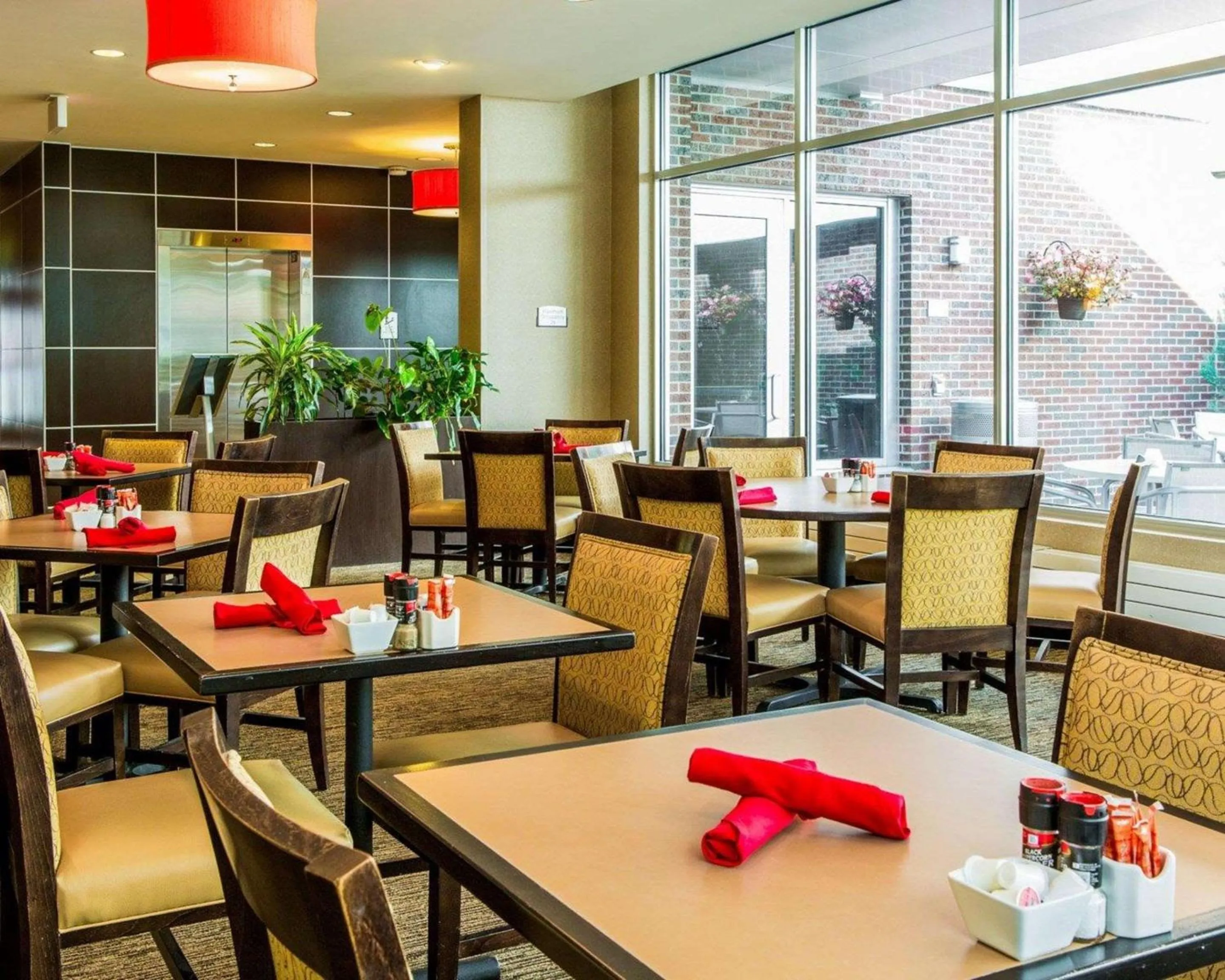 Restaurant/places to eat in Cambria Hotel Traverse City