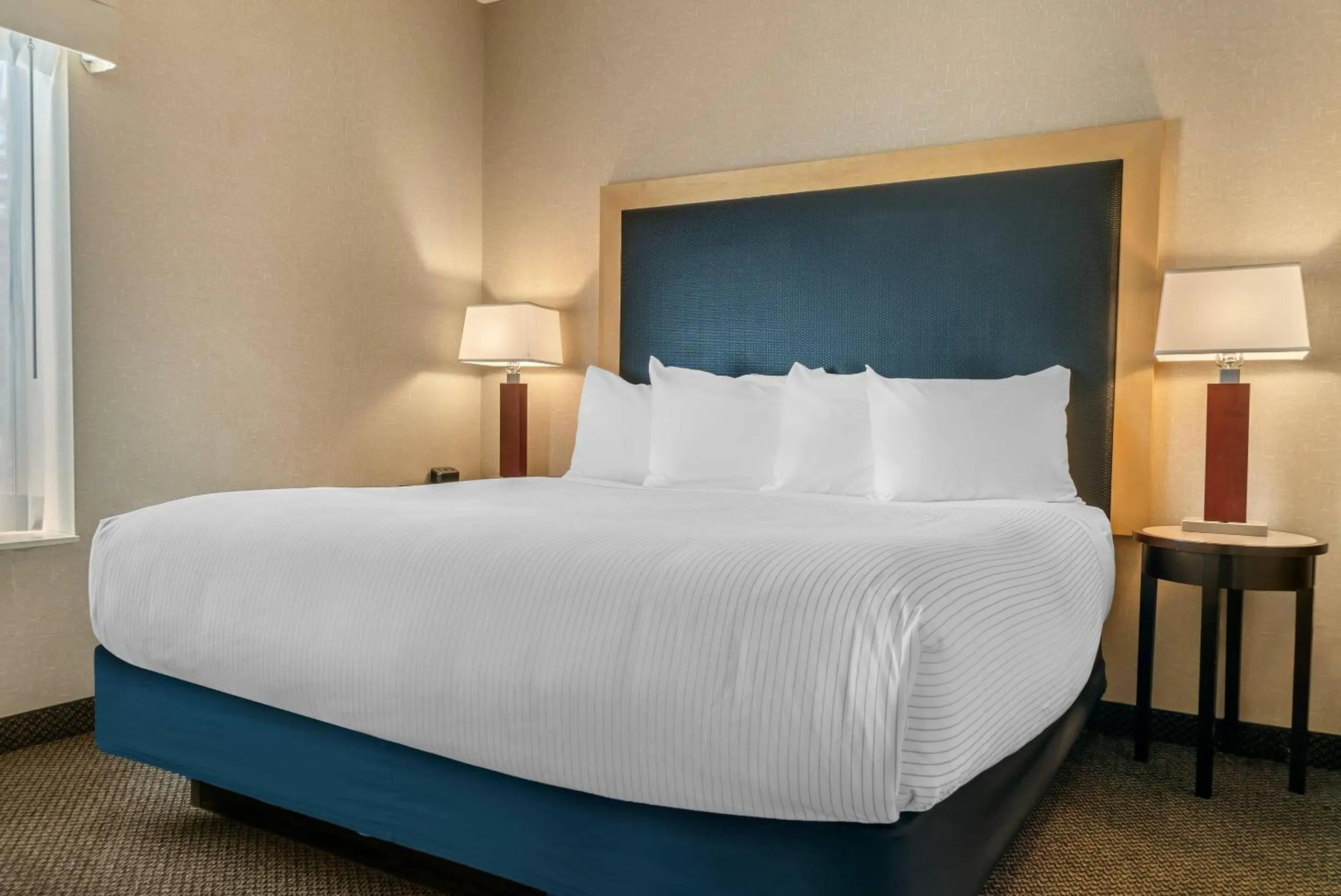 Bedroom, Bed in Cambria Hotel Traverse City