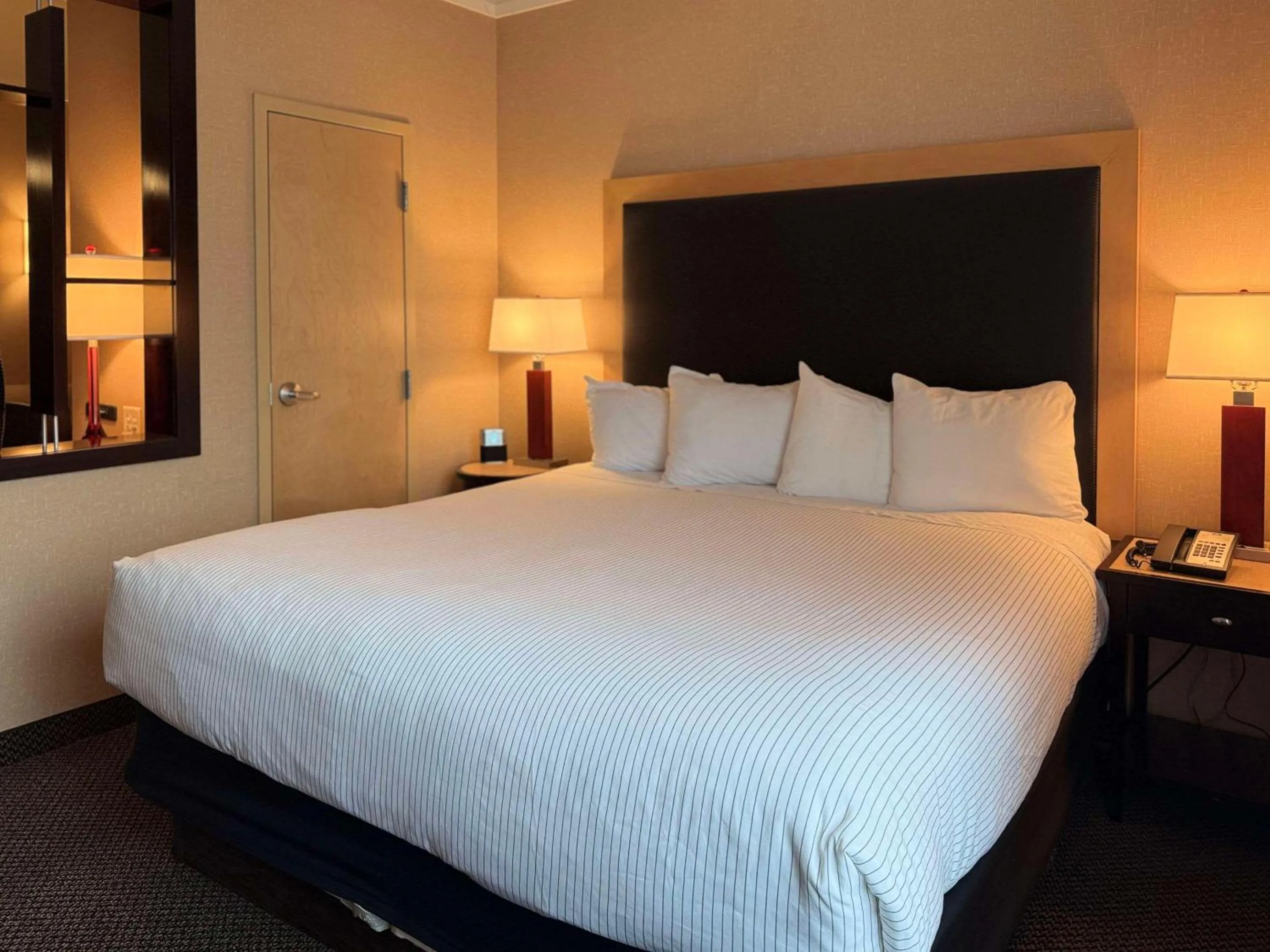 Bedroom, Bed in Cambria Hotel Traverse City