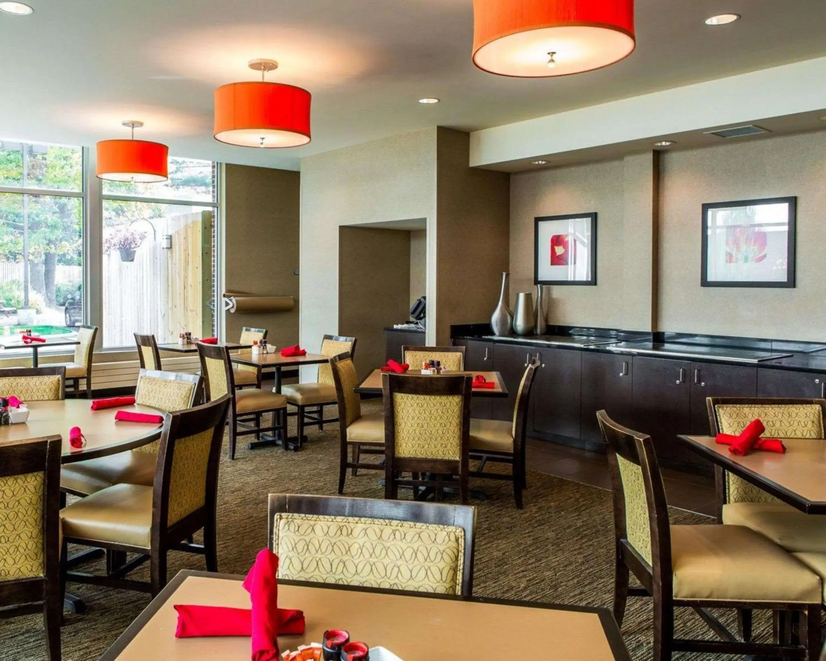 Restaurant/places to eat in Cambria Hotel Traverse City Restaurant/places to eat in Cambria Hotel Traverse City