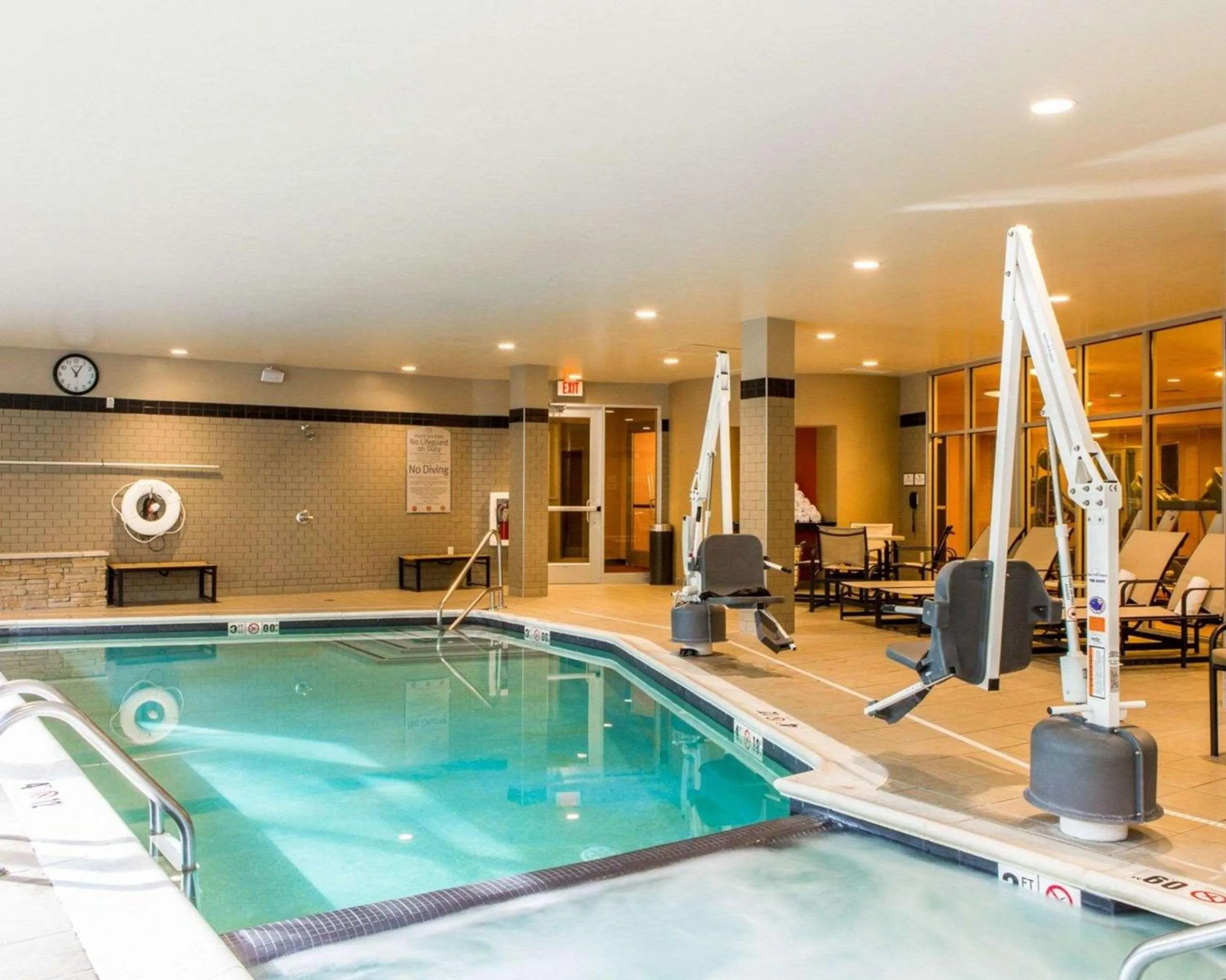 Swimming pool in Cambria Hotel Traverse City