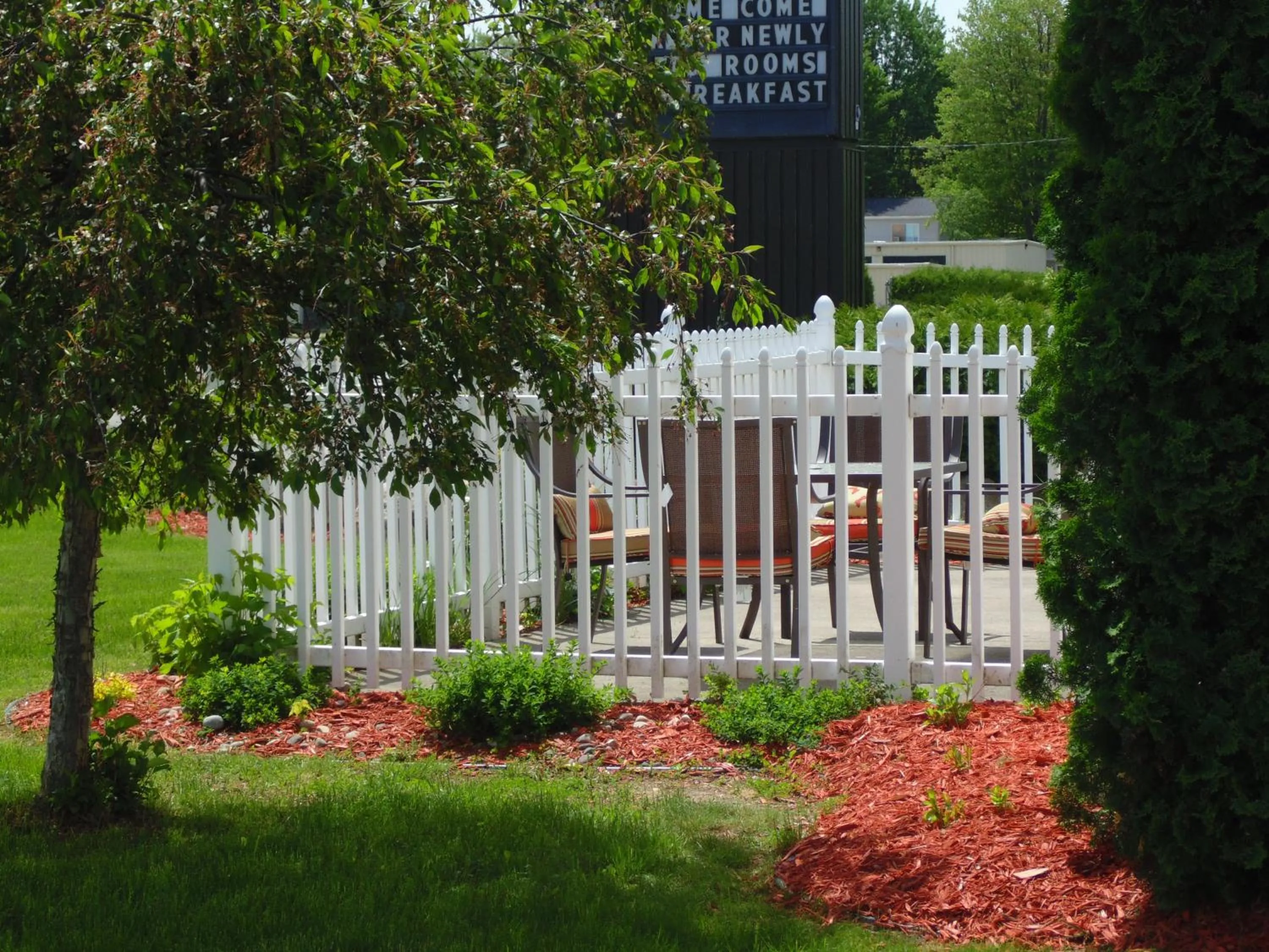 Patio in American Inn and Suites Houghton Lake