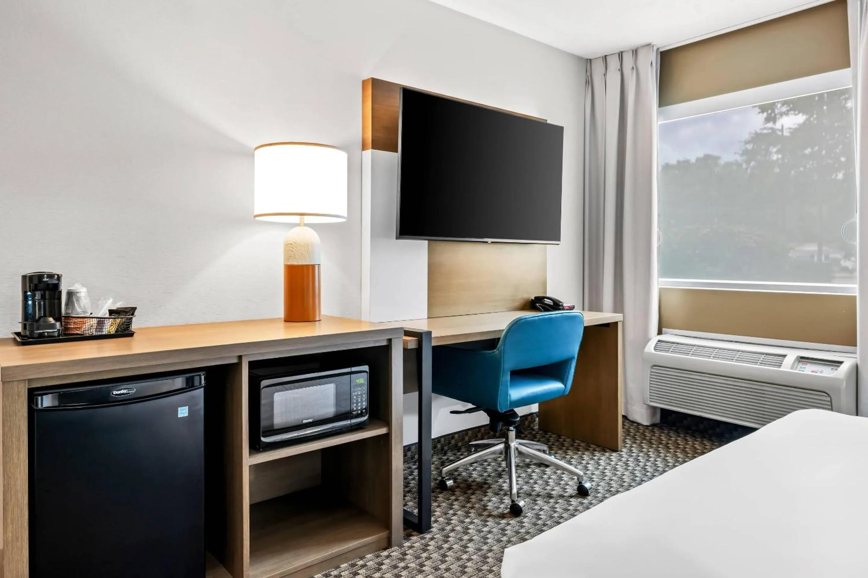 Bedroom, Bed in Comfort Inn Traverse City