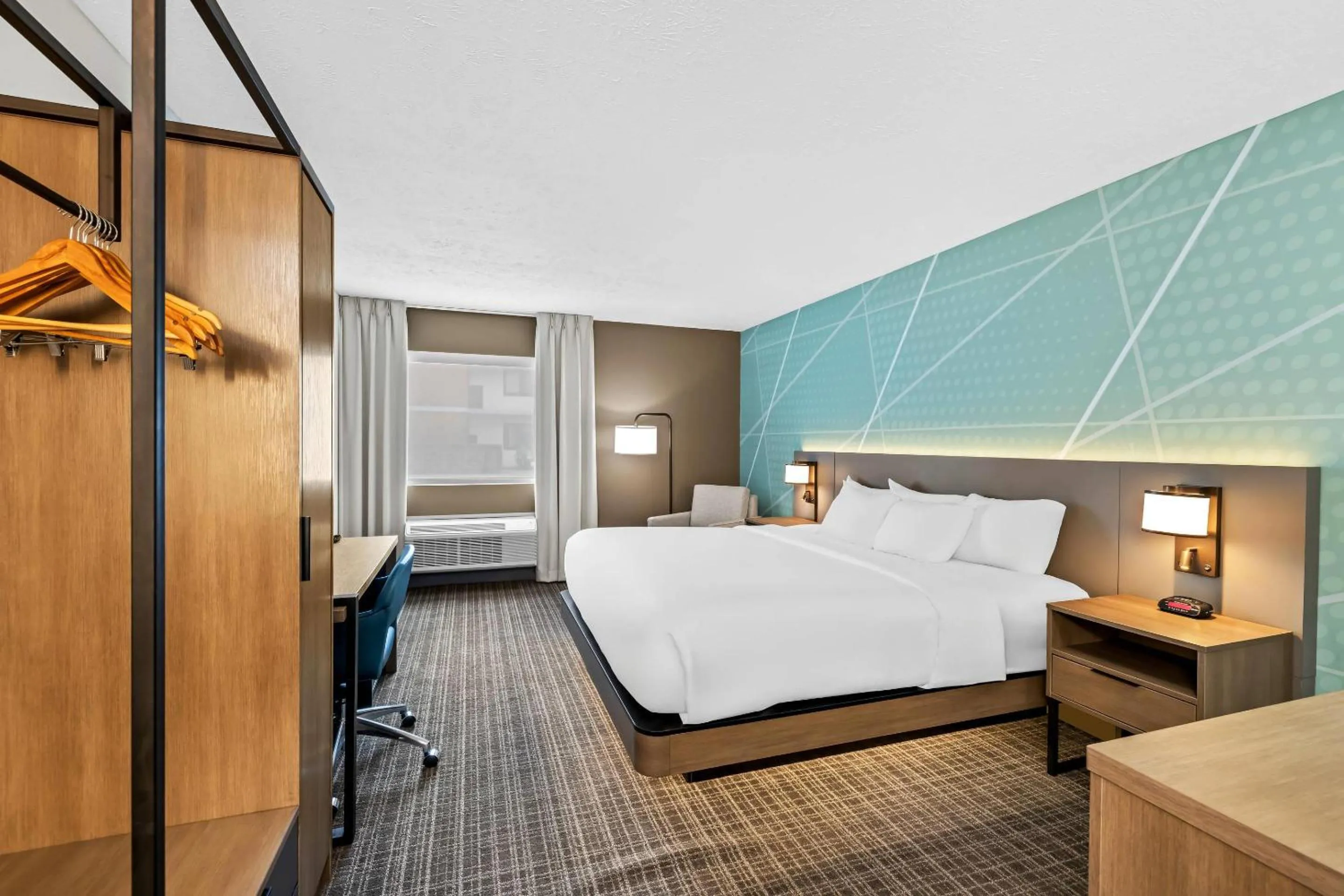 Bedroom, Bed in Comfort Inn Traverse City