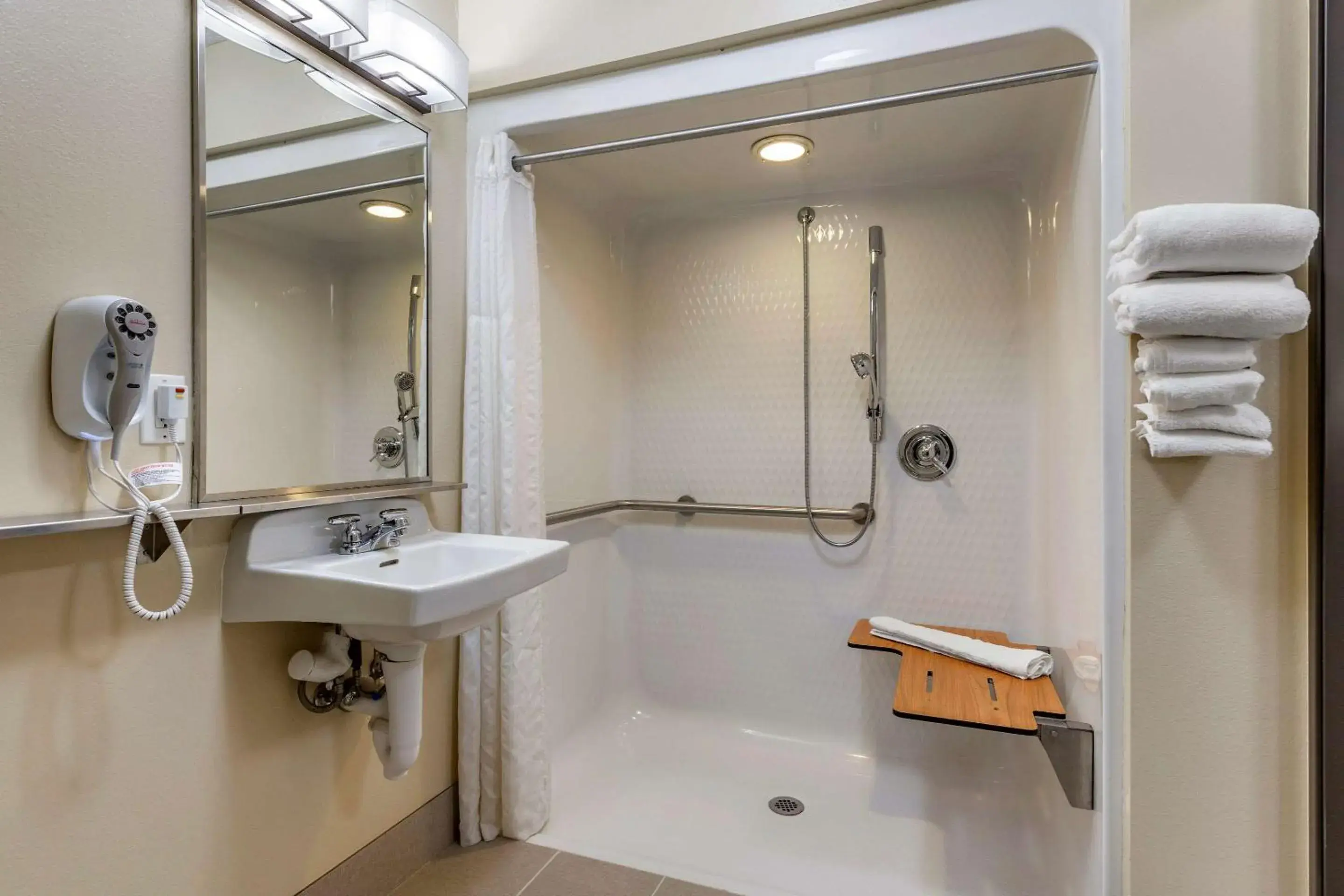 Photo of the whole room in Comfort Inn & Suites Dimondale - Lansing Photo of the whole room in Comfort Inn & Suites Dimondale - Lansing