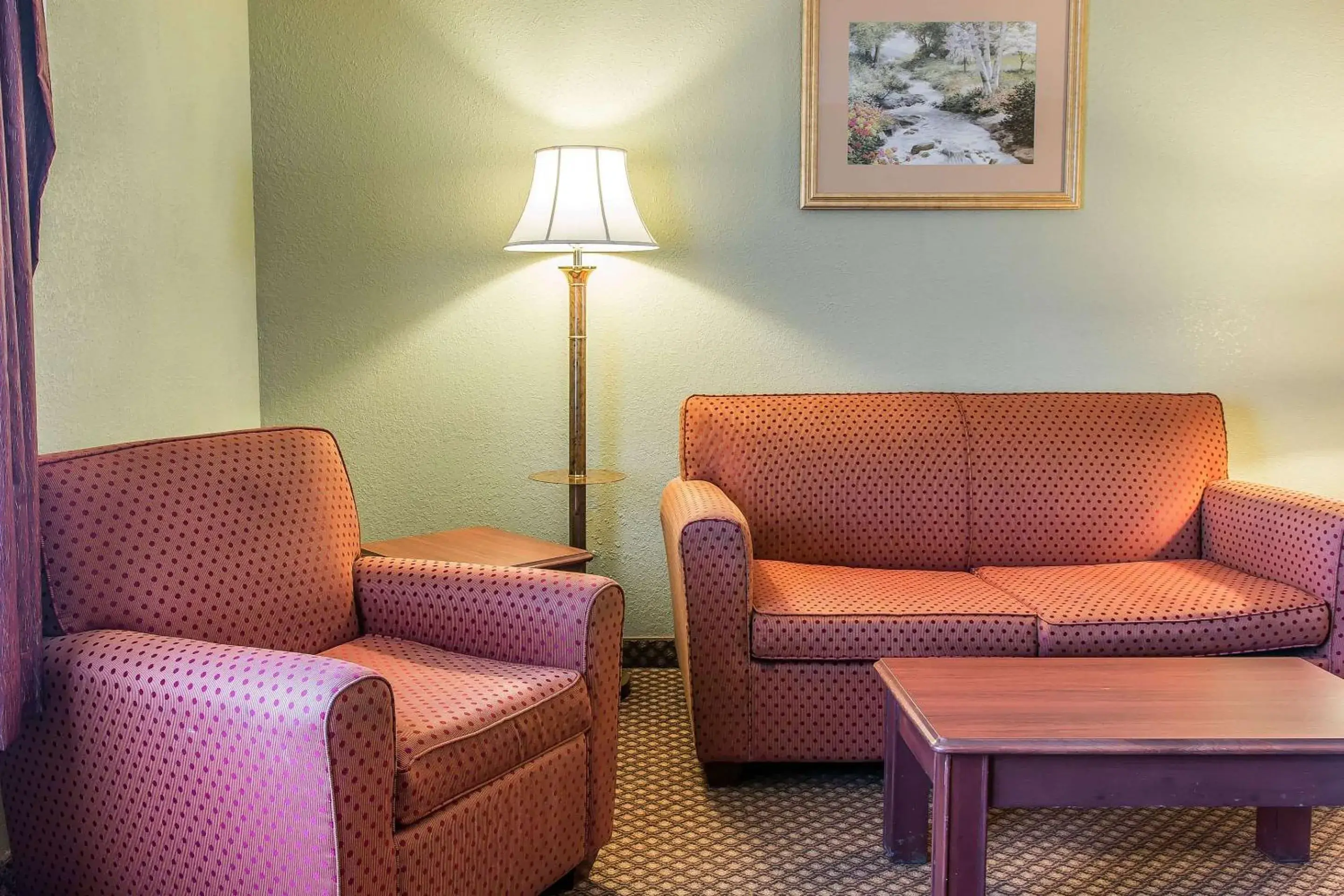 Photo of the whole room, Seating Area in Quality Inn & Suites Ann Arbor Hwy 23