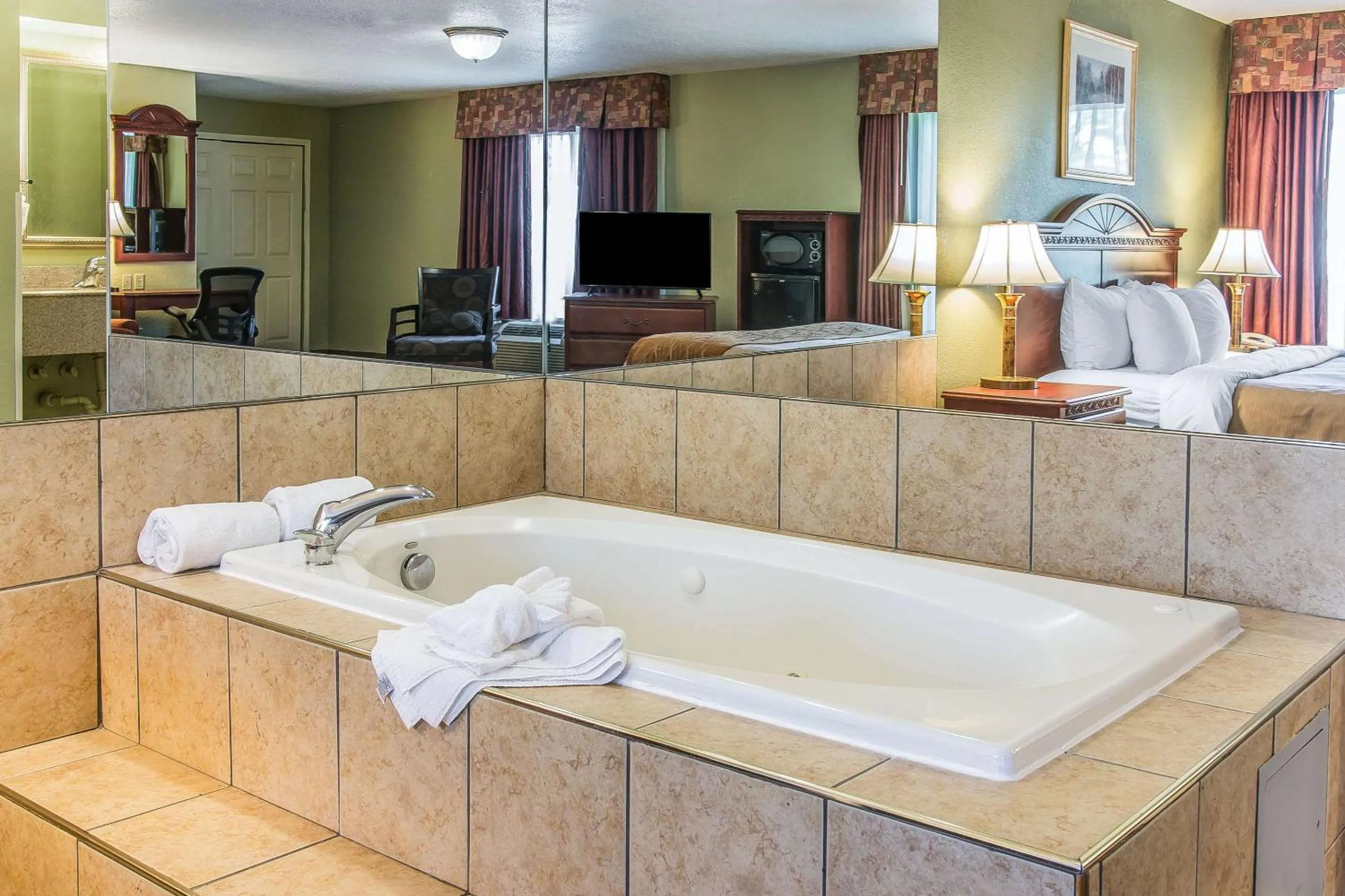 Photo of the whole room in Quality Inn & Suites Ann Arbor Hwy 23