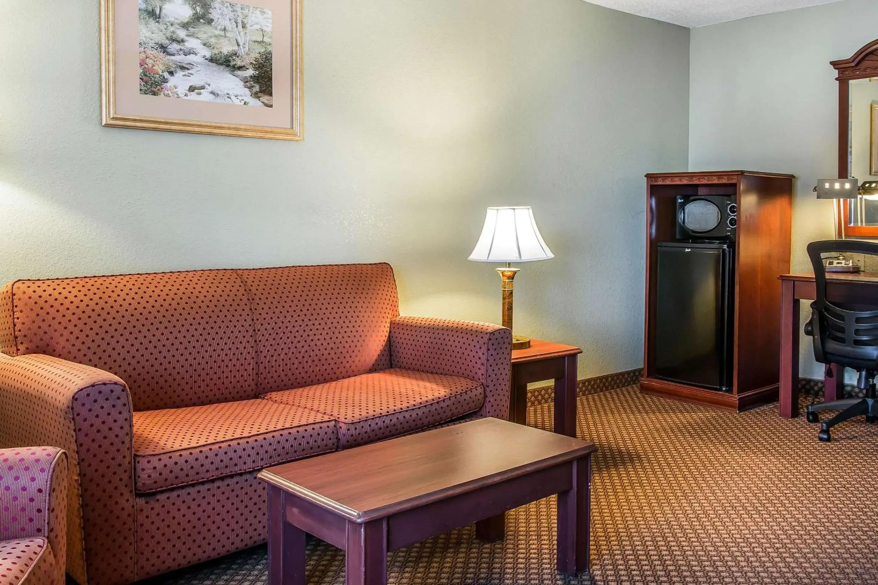 Photo of the whole room, Seating Area in Quality Inn & Suites Ann Arbor Hwy 23