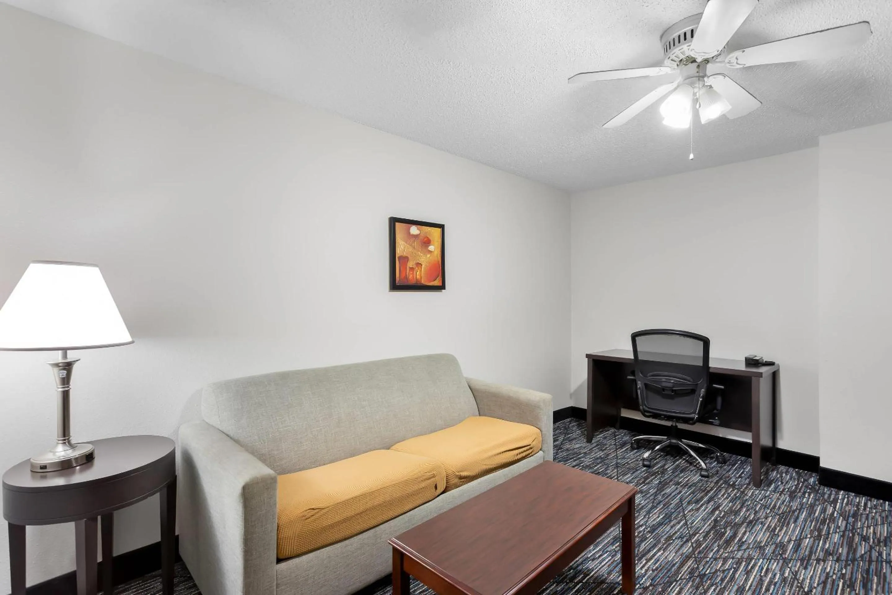 Bedroom in Quality Inn & Suites Niles