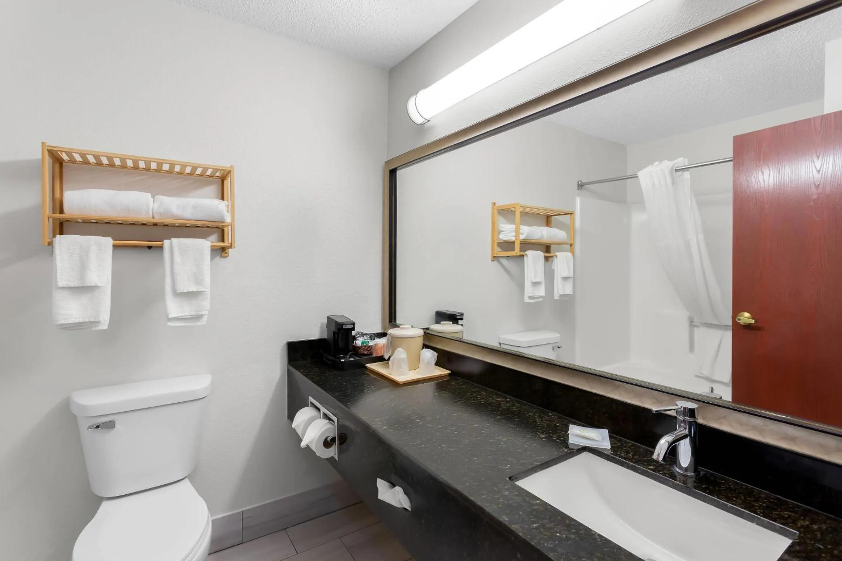 Bedroom in Quality Inn & Suites Niles